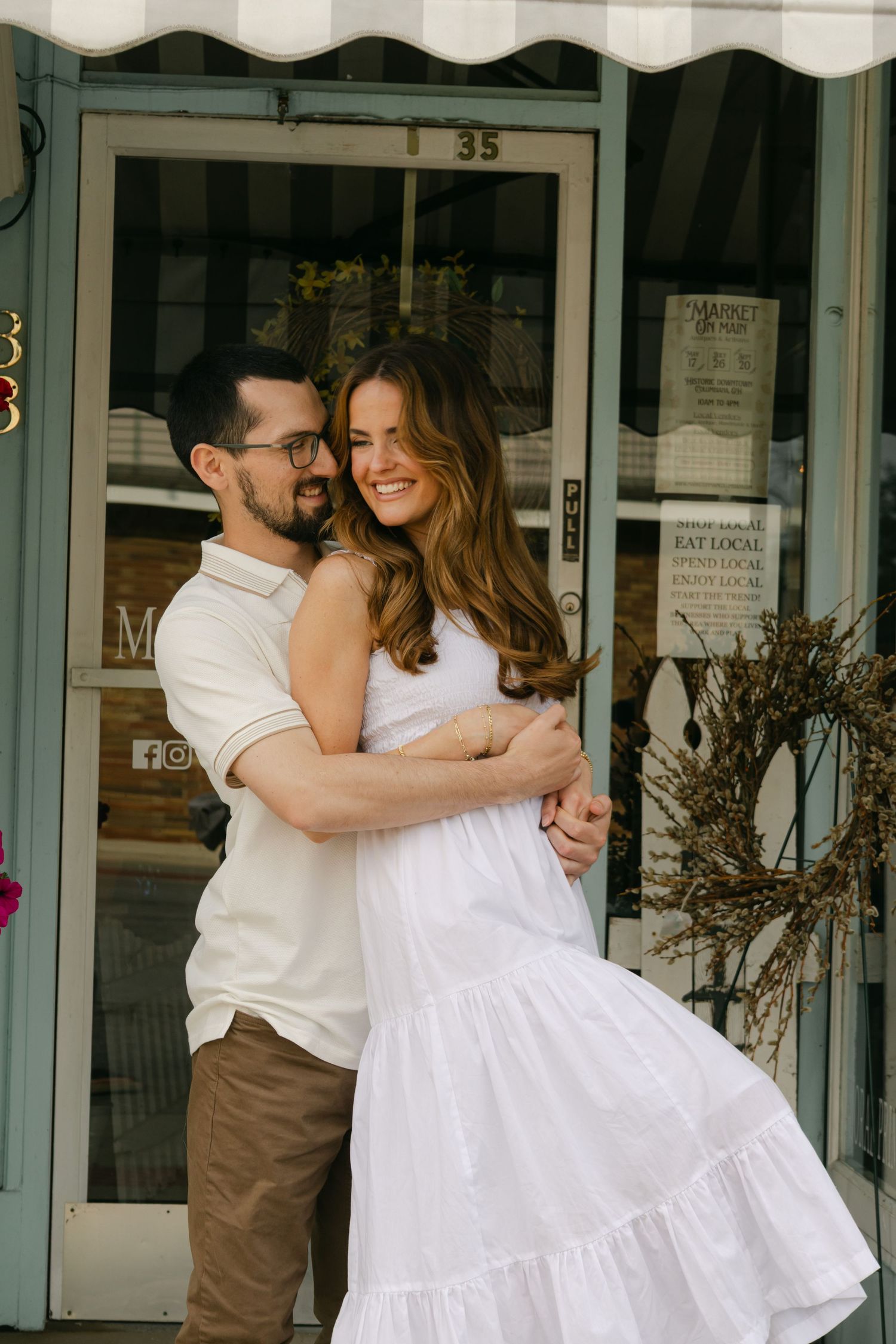 Cook Creative Photography serves Columbus, Ohio and beyond.  Couples session