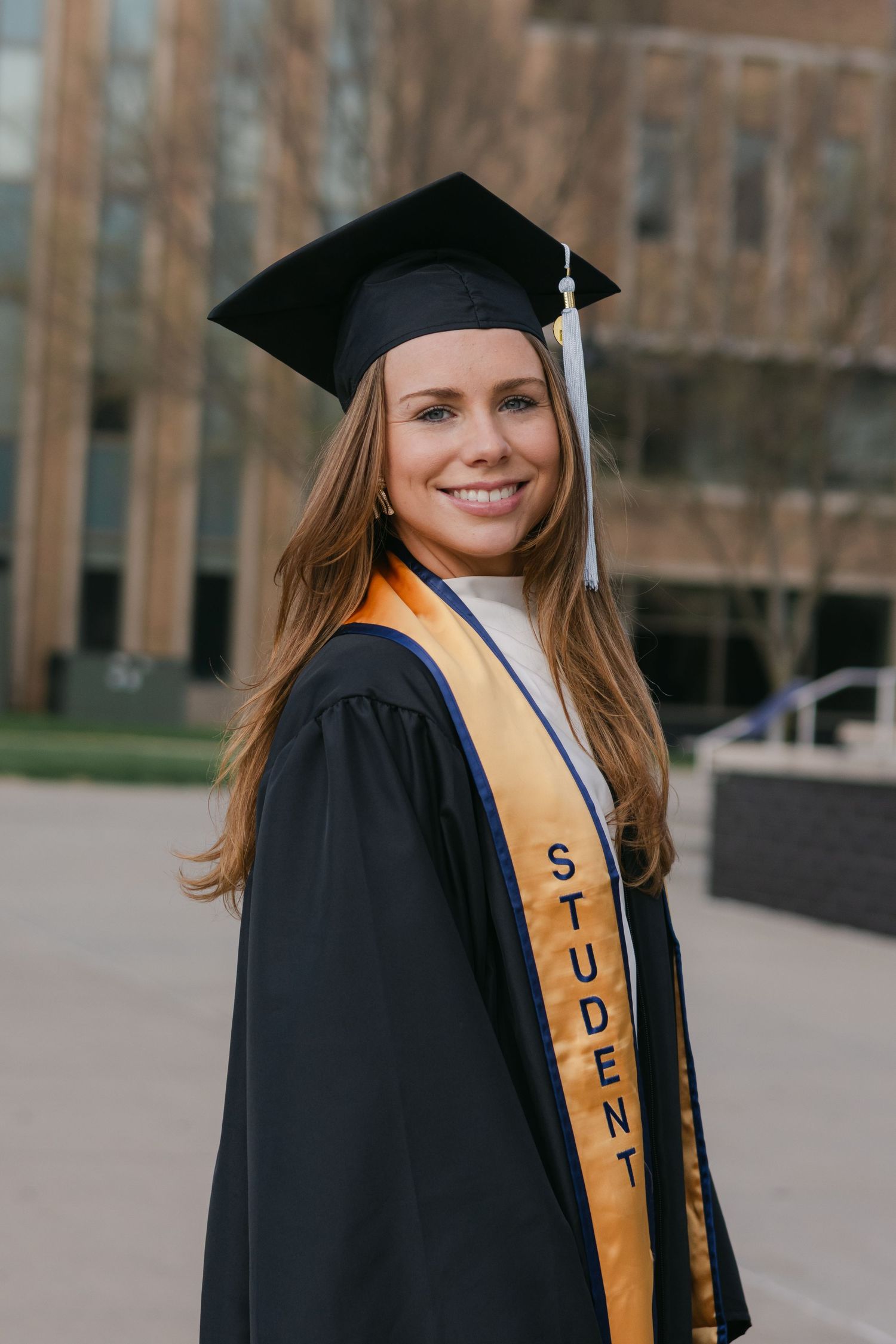 Cook Creative Photography serves Columbus, Ohio and beyond.  Graduation portraits