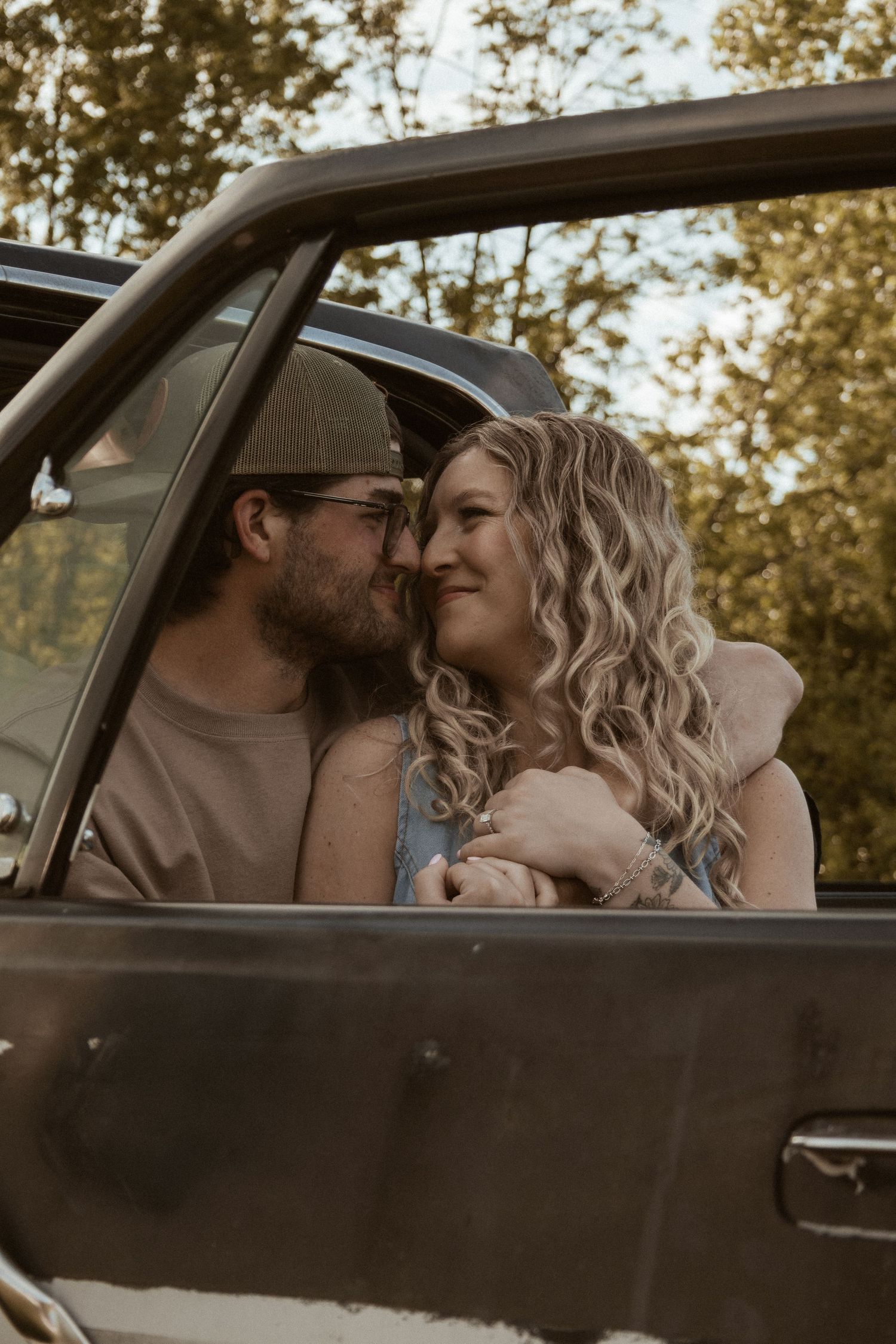 Cook Creative Photography serves Columbus, Ohio and beyond.  Couples session