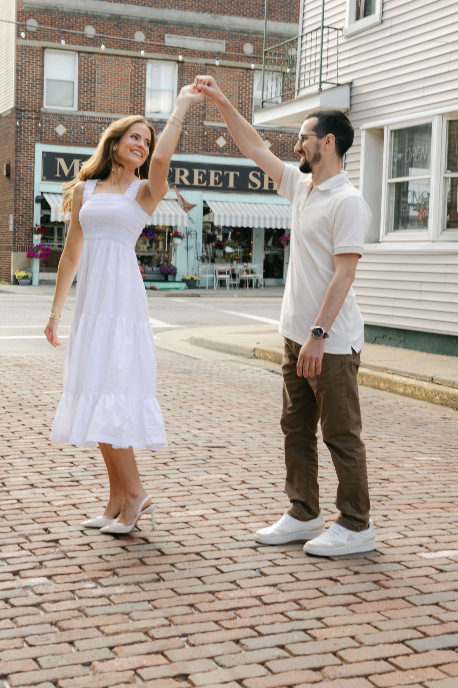 Cook Creative Photography serves Columbus, Ohio and beyond.  Couples session