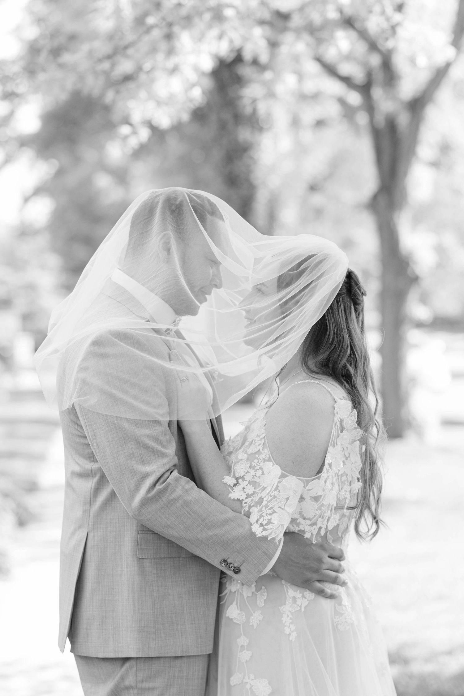 bride-groom-under-veil-smiling
