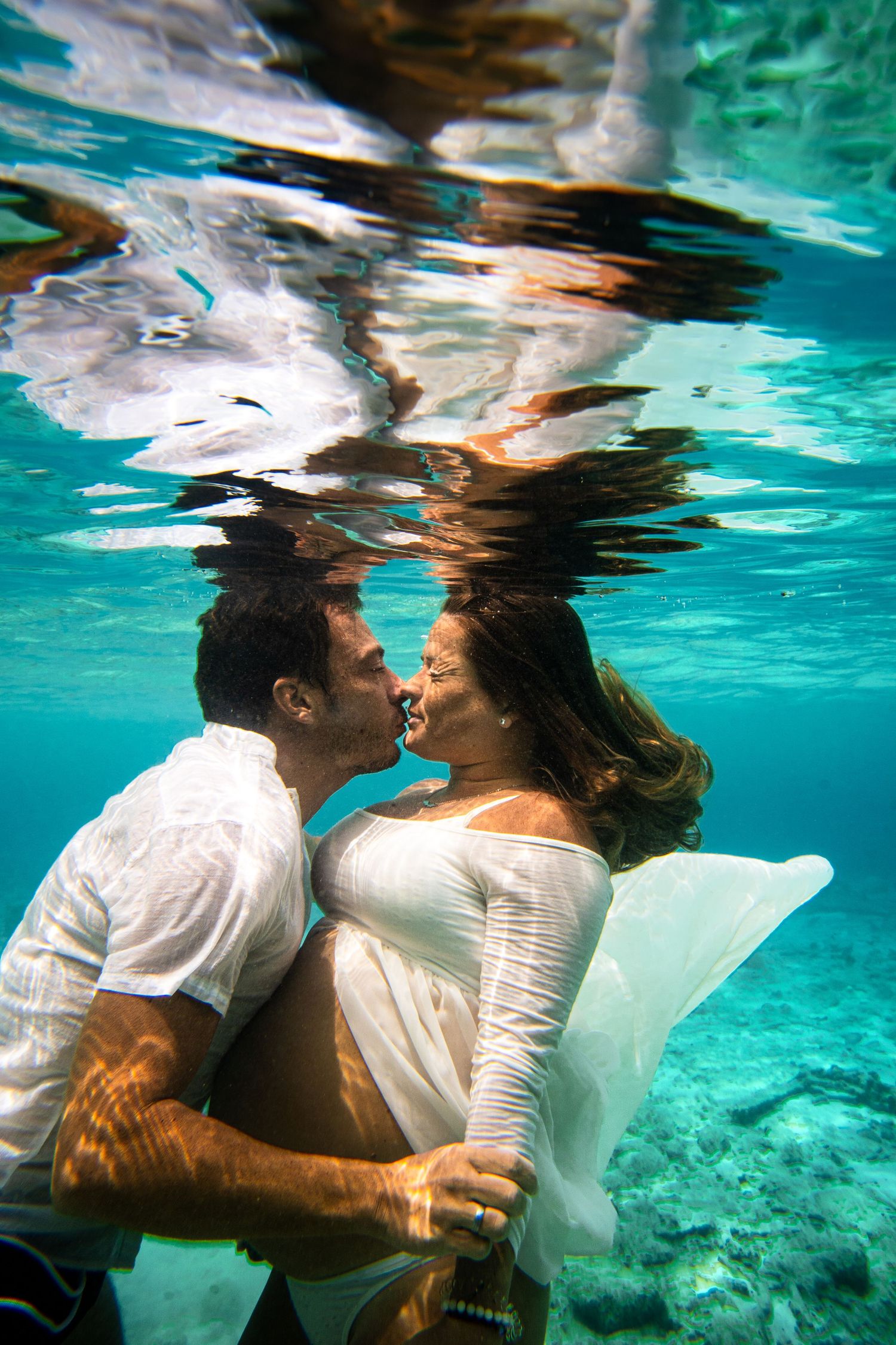 pregnancy photoshoot in the Caribbean, Curaçao in the ocean / Zwangerschaps fotoshoot op Curacao in de zee.