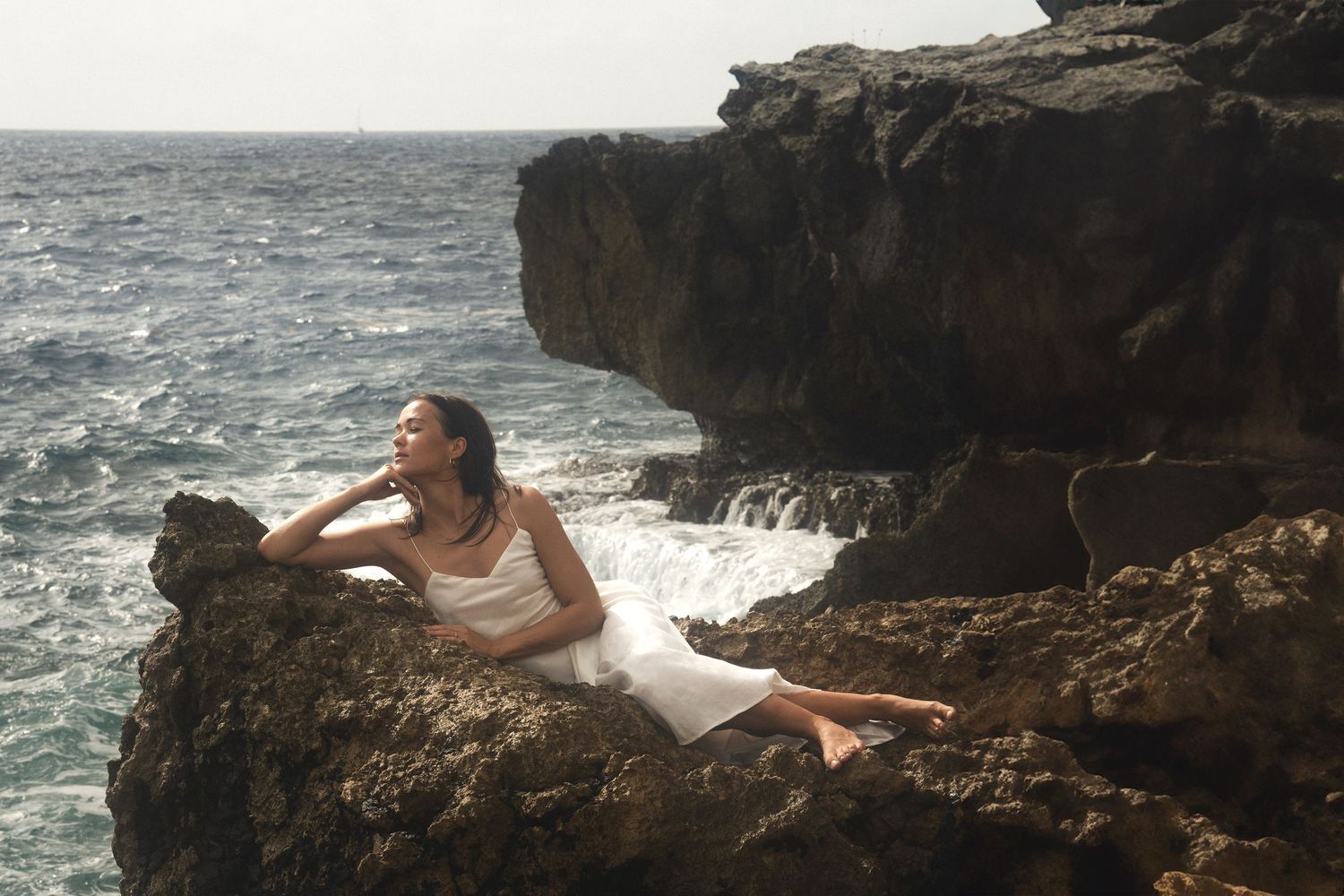 Fun photoshoot in the Caribbean, Curaçao near the ocean / Natuurlijke fotoshoot op Curacao op het strand.