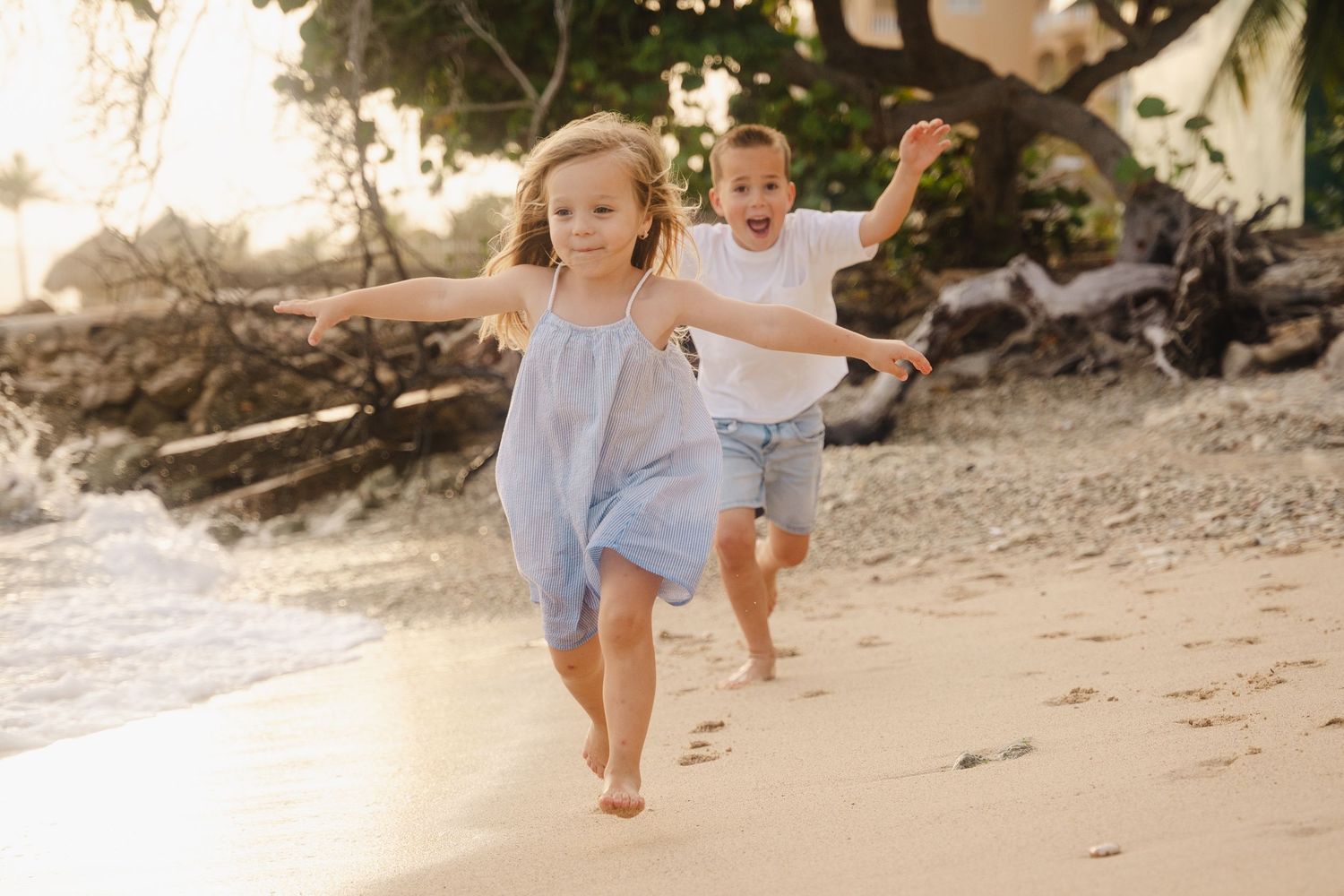 Spontaneous family photoshoot in the Caribbean, Curaçao nature / Familie fotoshoot op Curacao spontane setting.