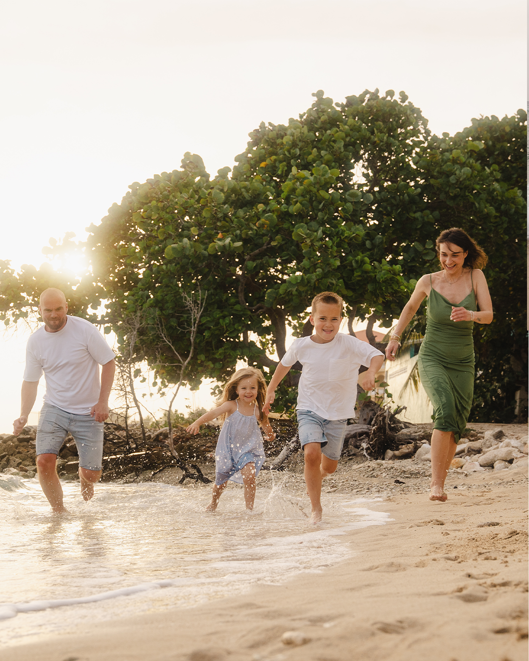 Spontaneous family photoshoot in the Caribbean, Curaçao nature / Familie fotoshoot op Curacao spontane setting.