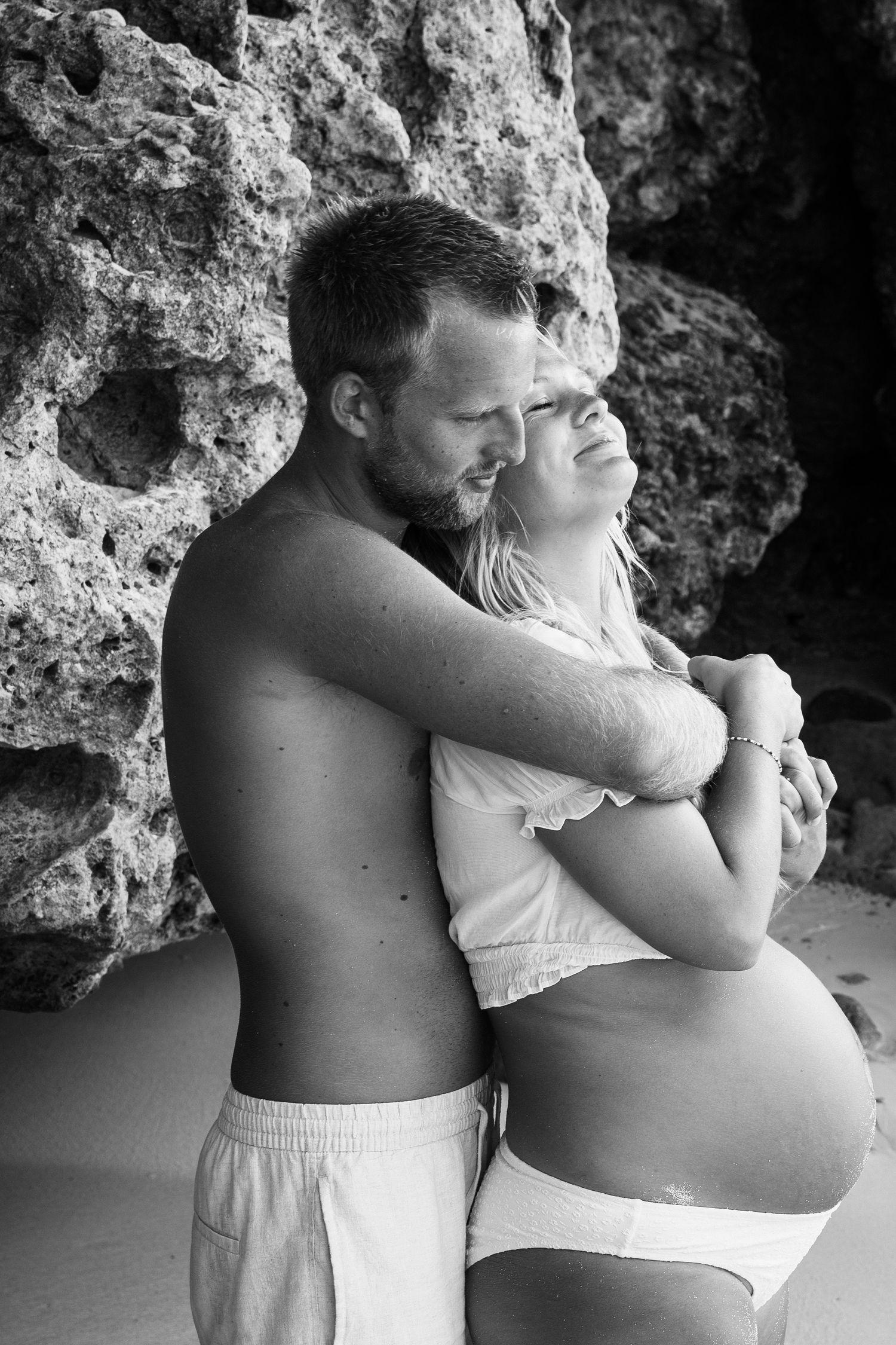 pregnancy photoshoot in the Caribbean, Curaçao in the ocean / Zwangerschaps fotoshoot op Curacao in de zee.