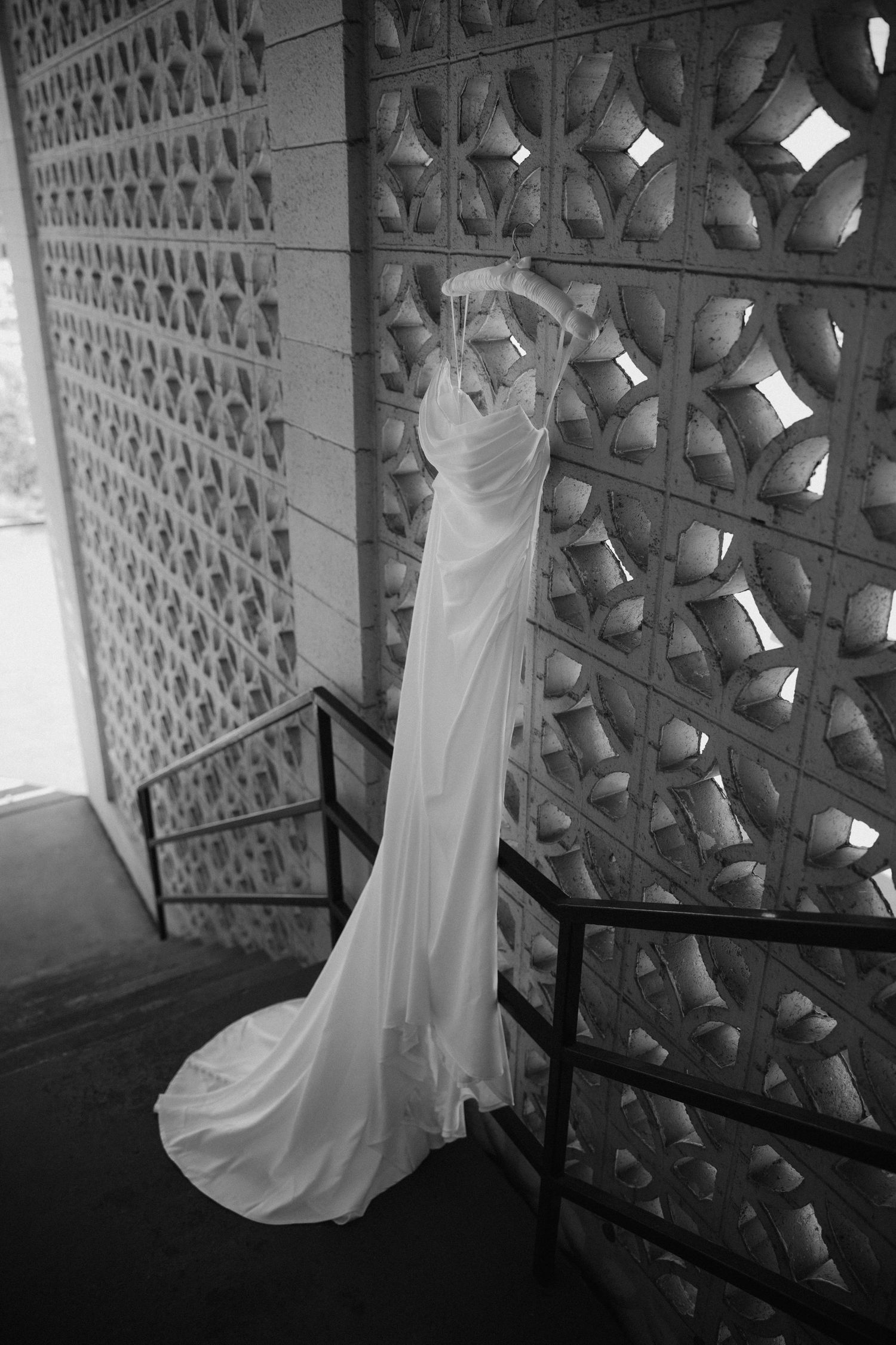a vintage retro spring wedding at boise linen building by molly vincent photography idaho meridian nampa caldwell kuna