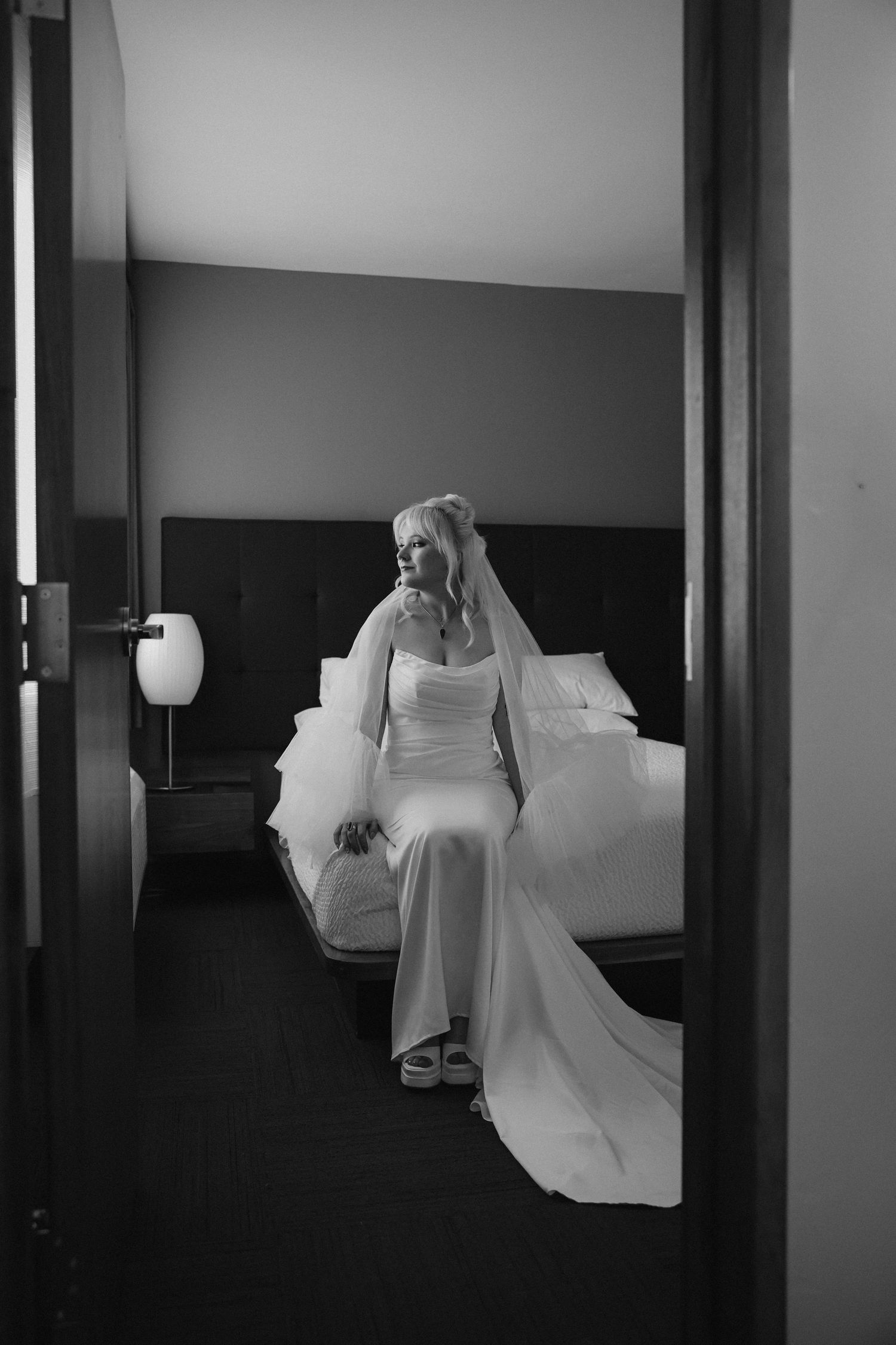a vintage retro spring wedding at boise linen building by molly vincent photography idaho meridian nampa caldwell kuna