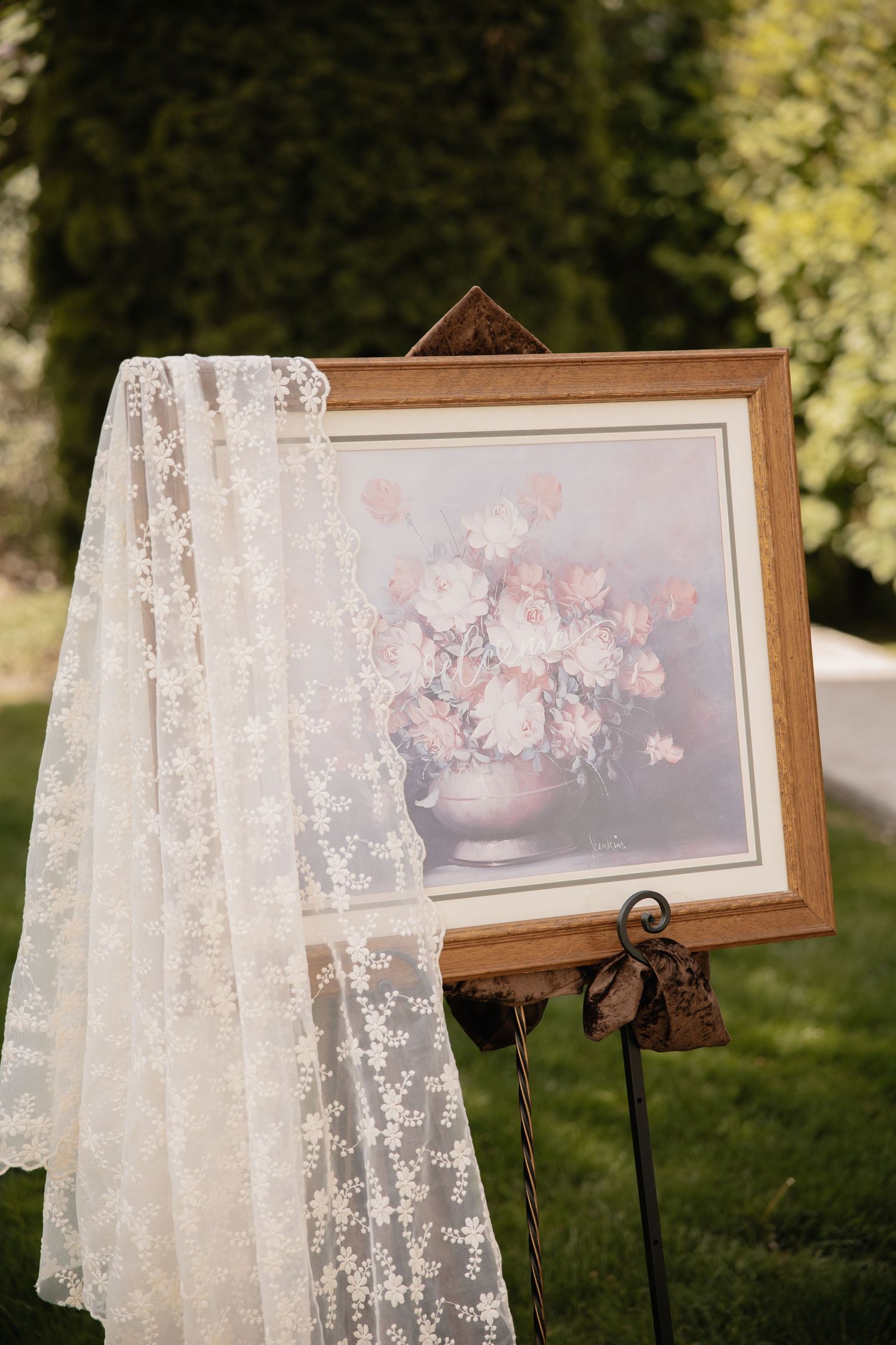 vintage spring wedding at the vintage rose in Nampa Idaho by Molly Vincent Photography luxury editorial garden party rose fountain