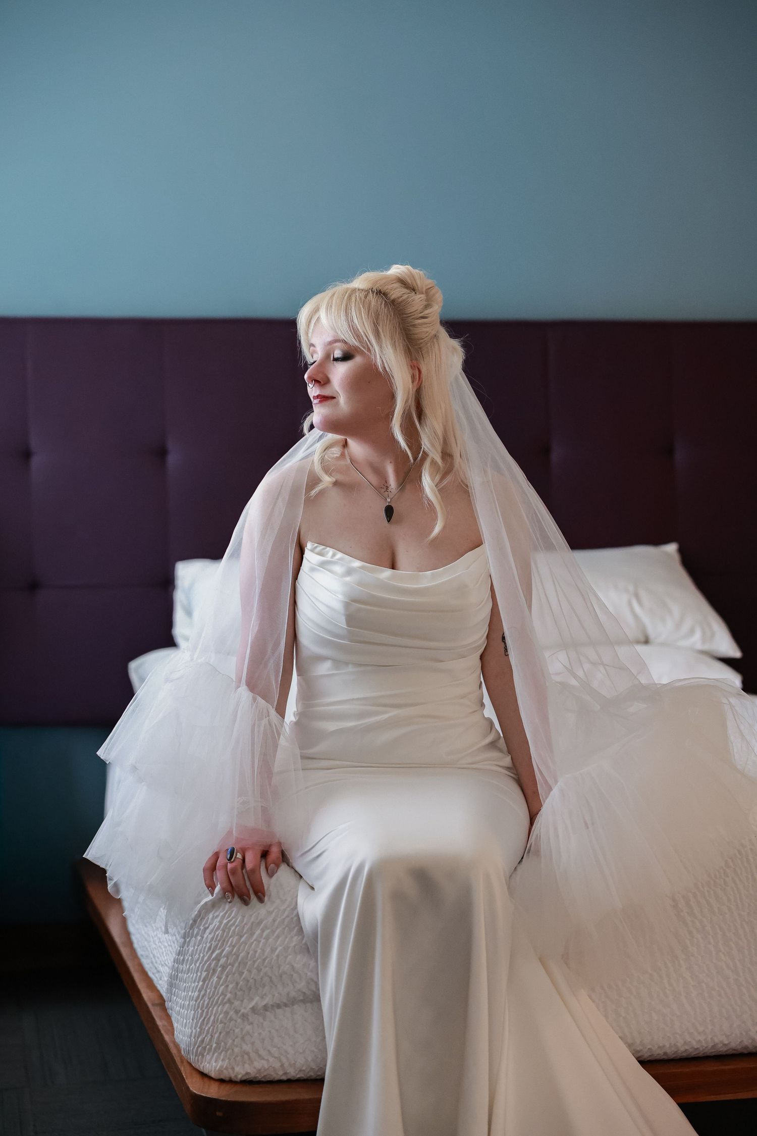 a vintage retro spring wedding at boise linen building by molly vincent photography idaho meridian nampa caldwell kuna