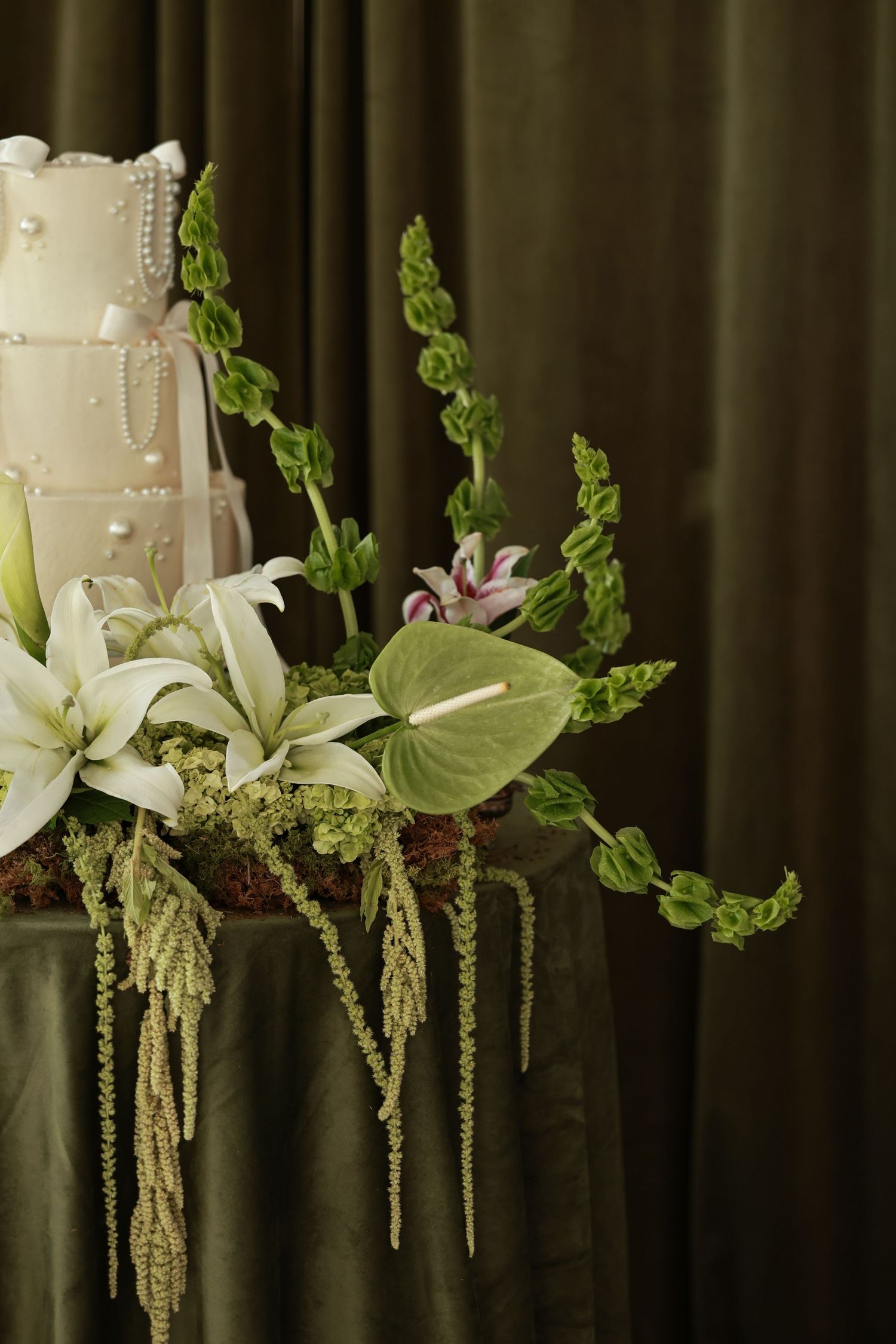 Vintage Kitsch Wedding at Studio Q queer gay lesbian couple by molly vincent photography idaho boise meridian nampa kuna caldwell