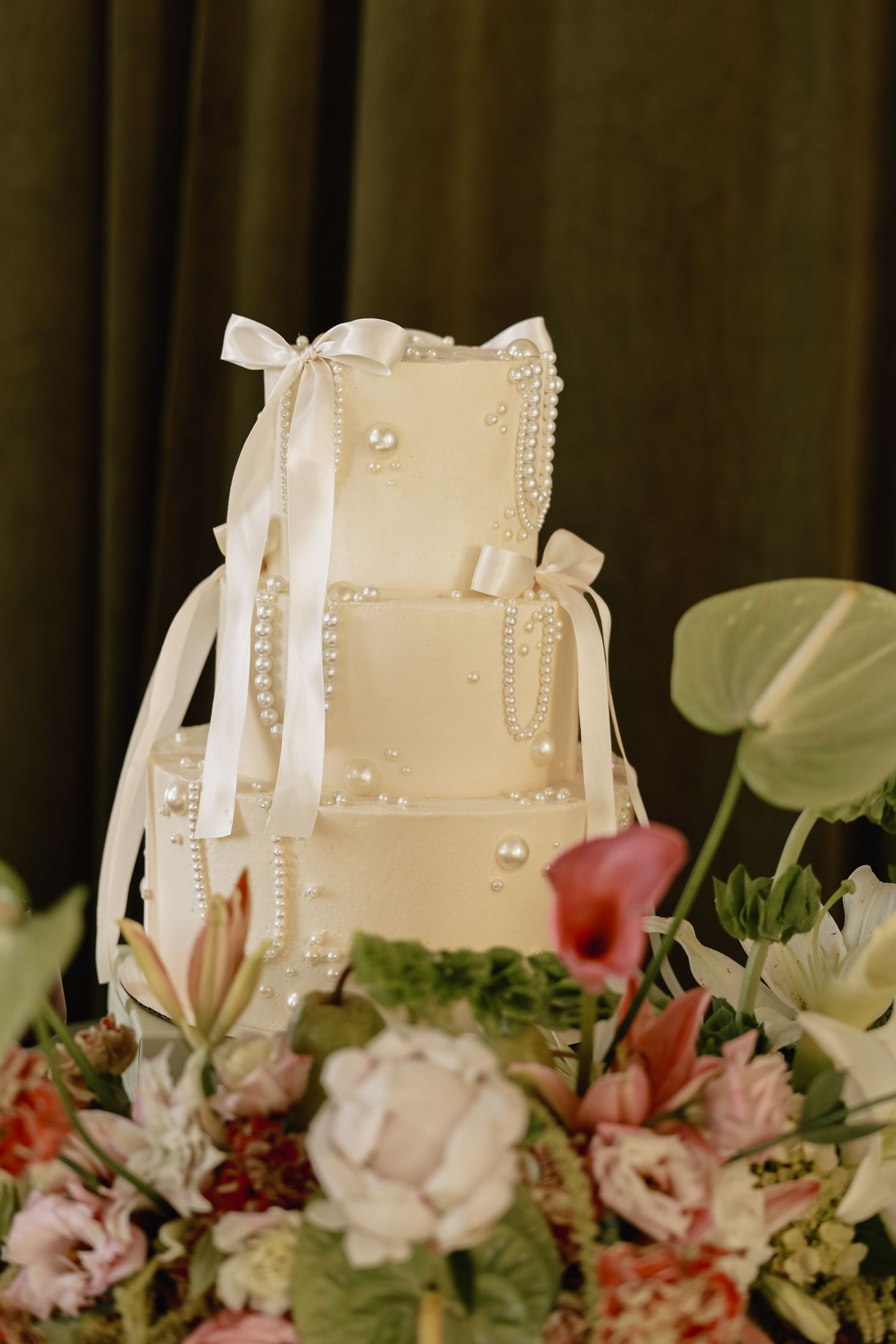 Vintage Kitsch Wedding at Studio Q queer gay lesbian couple by molly vincent photography idaho boise meridian nampa kuna caldwell