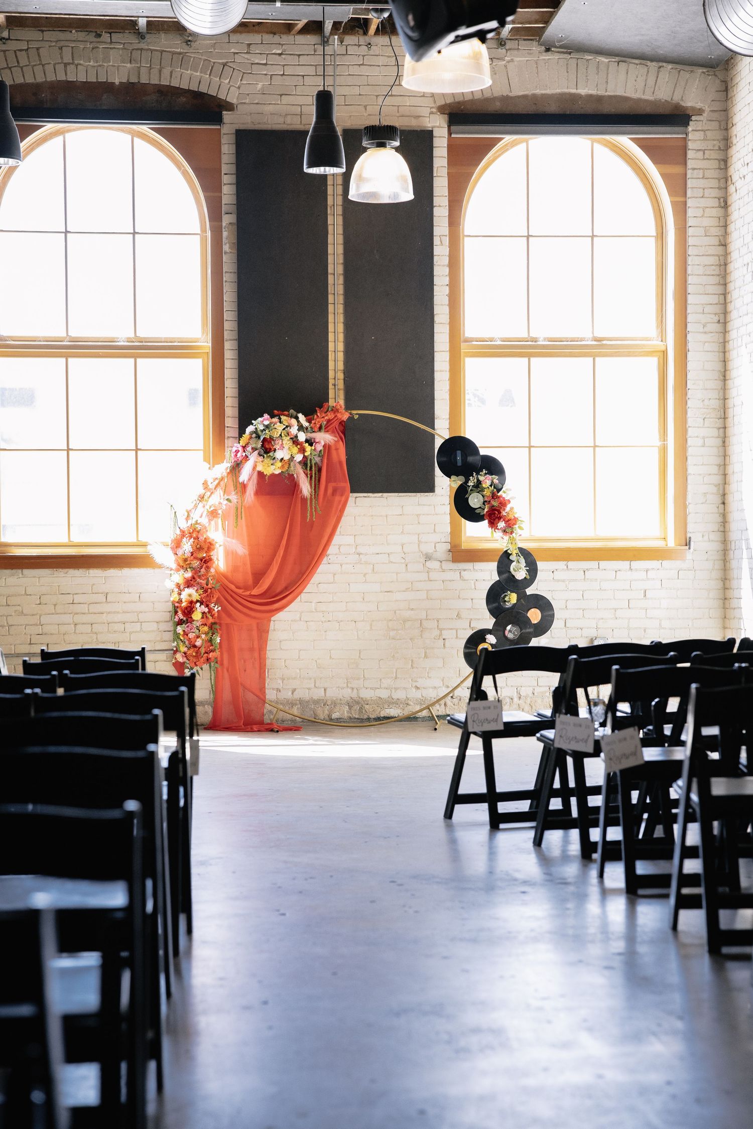 a vintage retro spring wedding at boise linen building by molly vincent photography idaho meridian nampa caldwell kuna