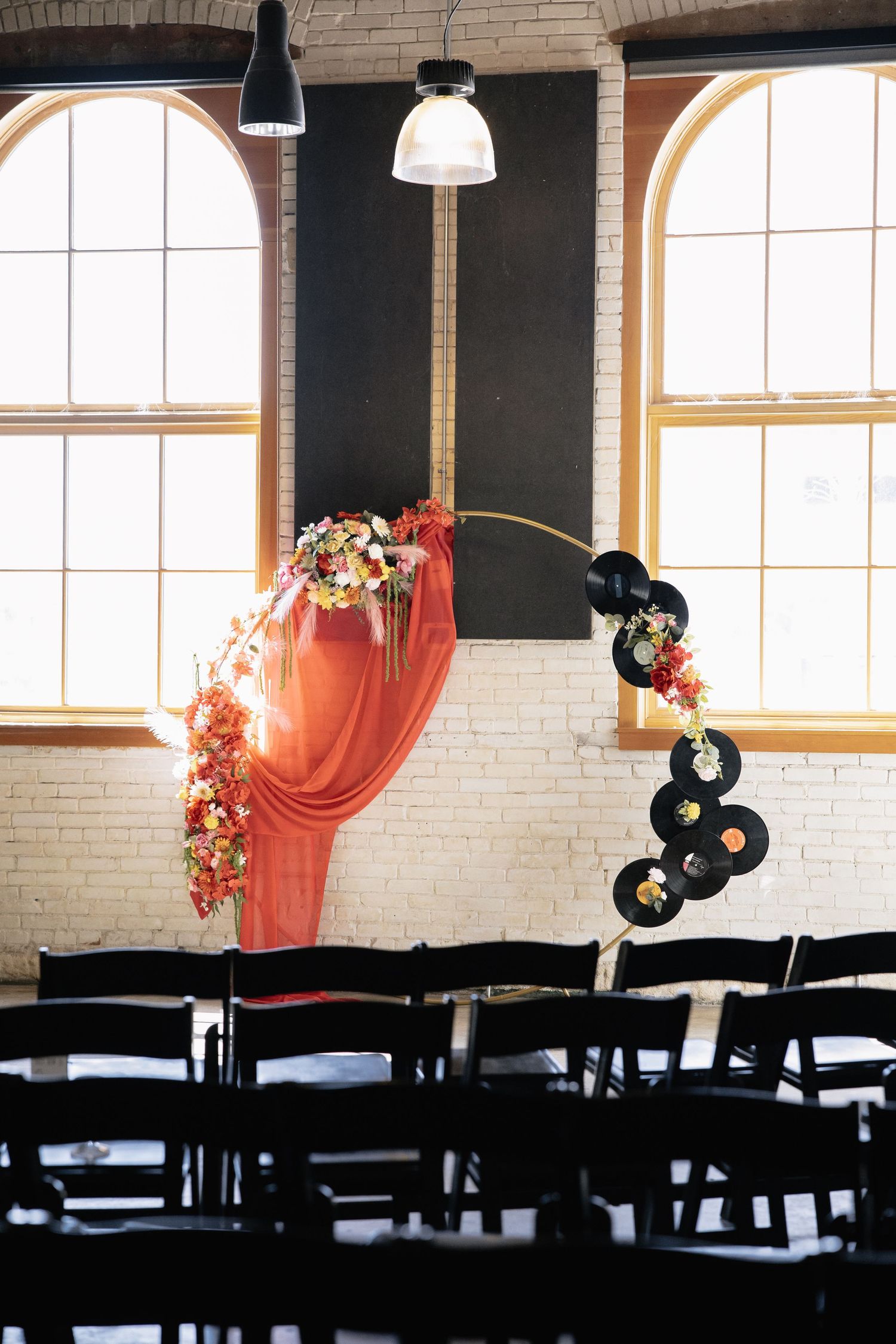 a vintage retro spring wedding at boise linen building by molly vincent photography idaho meridian nampa caldwell kuna