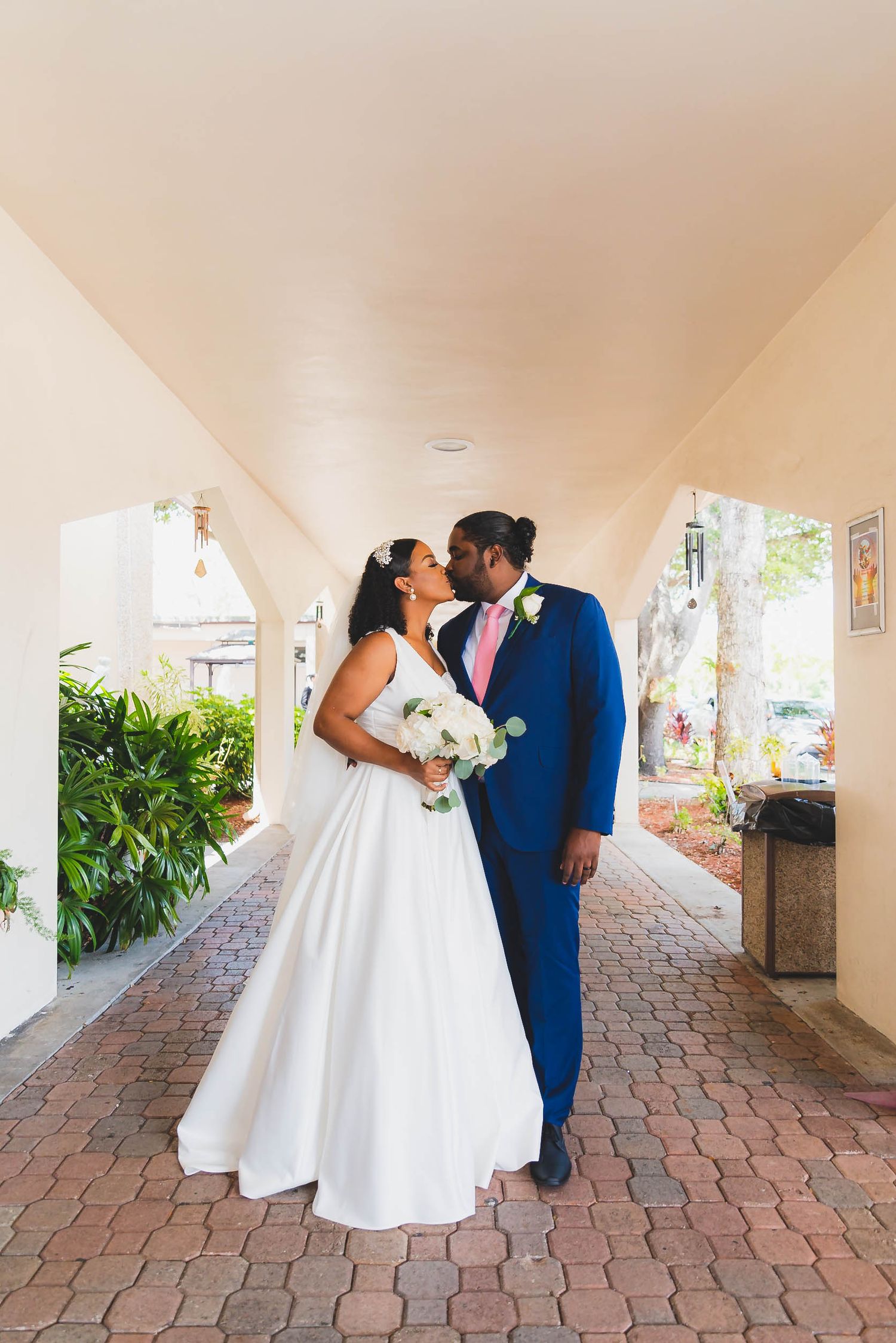 newly wed portait session outdoor natural light