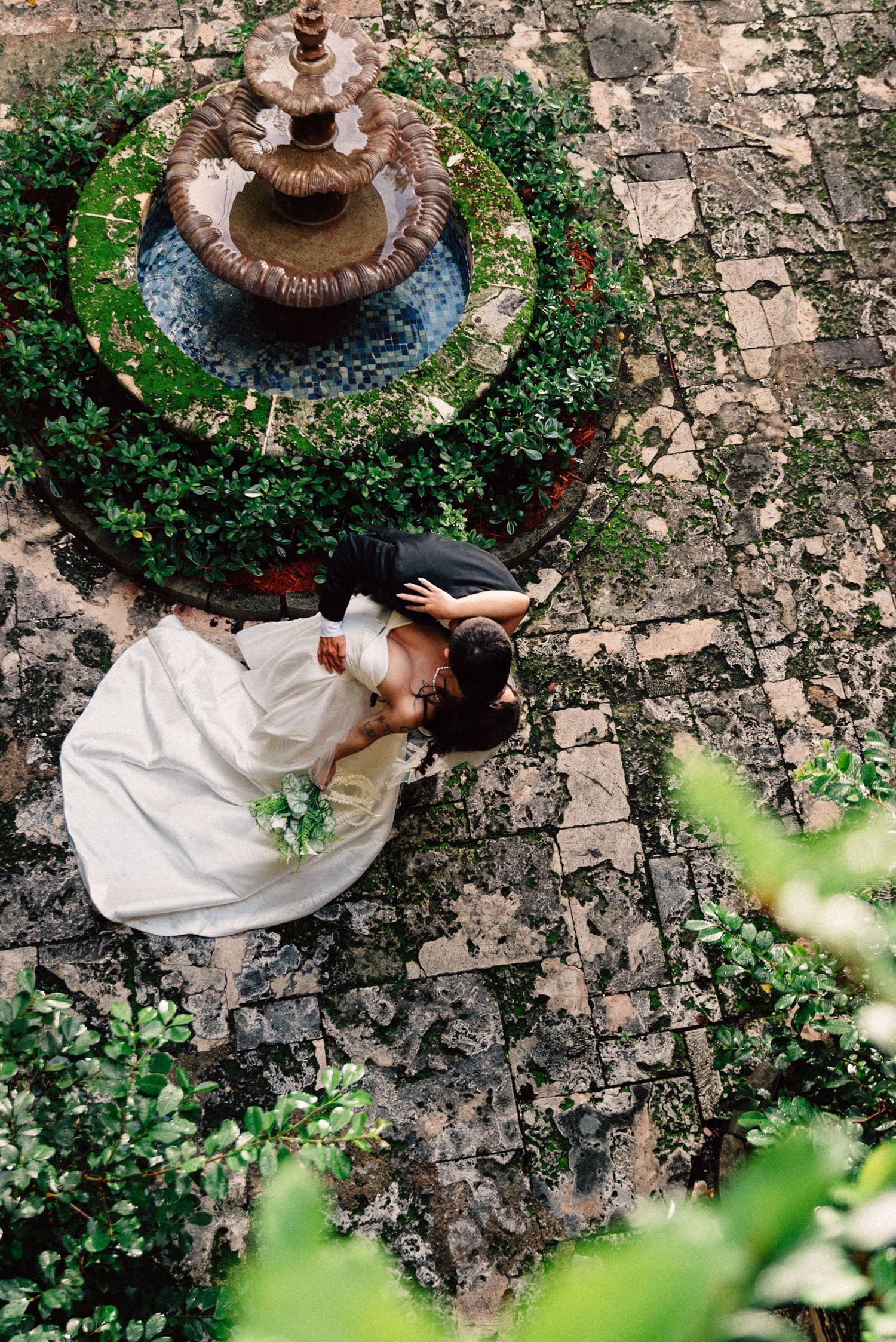newly wed portrait session outdoor natural light at Villa Woodbine