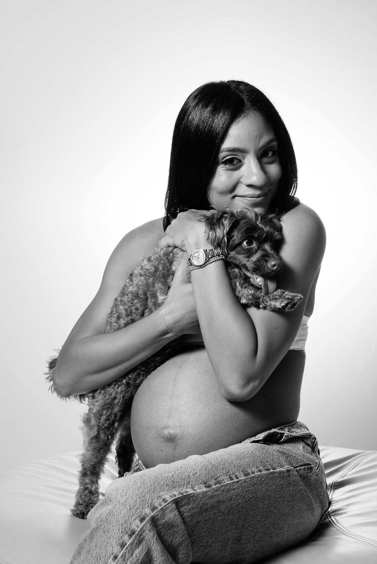 beautiful simple maternity portrait session inddor with mobile lights