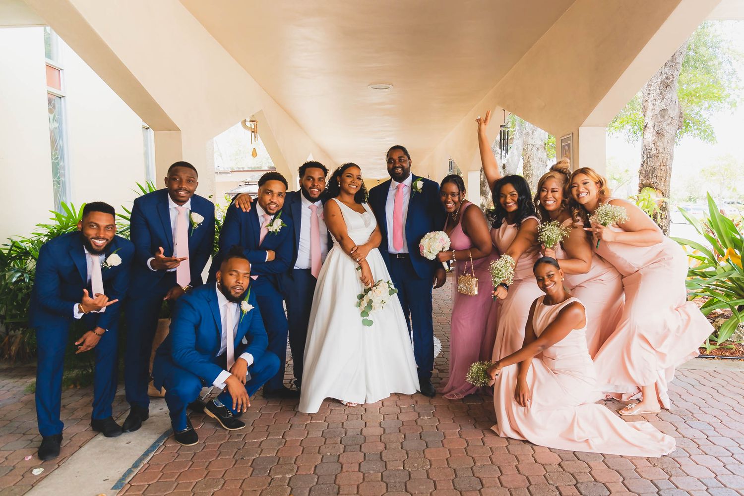 Bridal Party crew photo outdoor wedding party photo