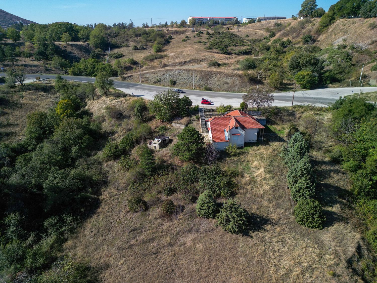 Κατοικία με μεγάλο οικόπεδο, drone φωτογραφία από ψηλά