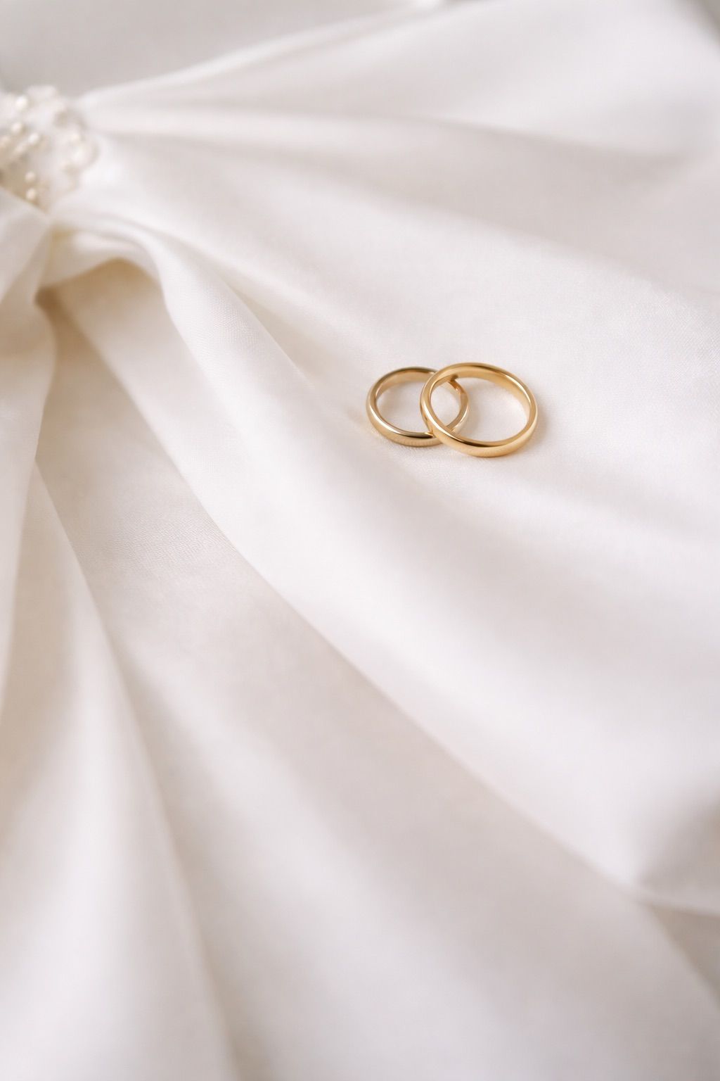 Bryllupsfotograf Bergen - lykkelig brudepar i vakre omgivelser.
Inspirasjon bryllupsbilder tatt av Goldbergfotograf i Vestland. Ring