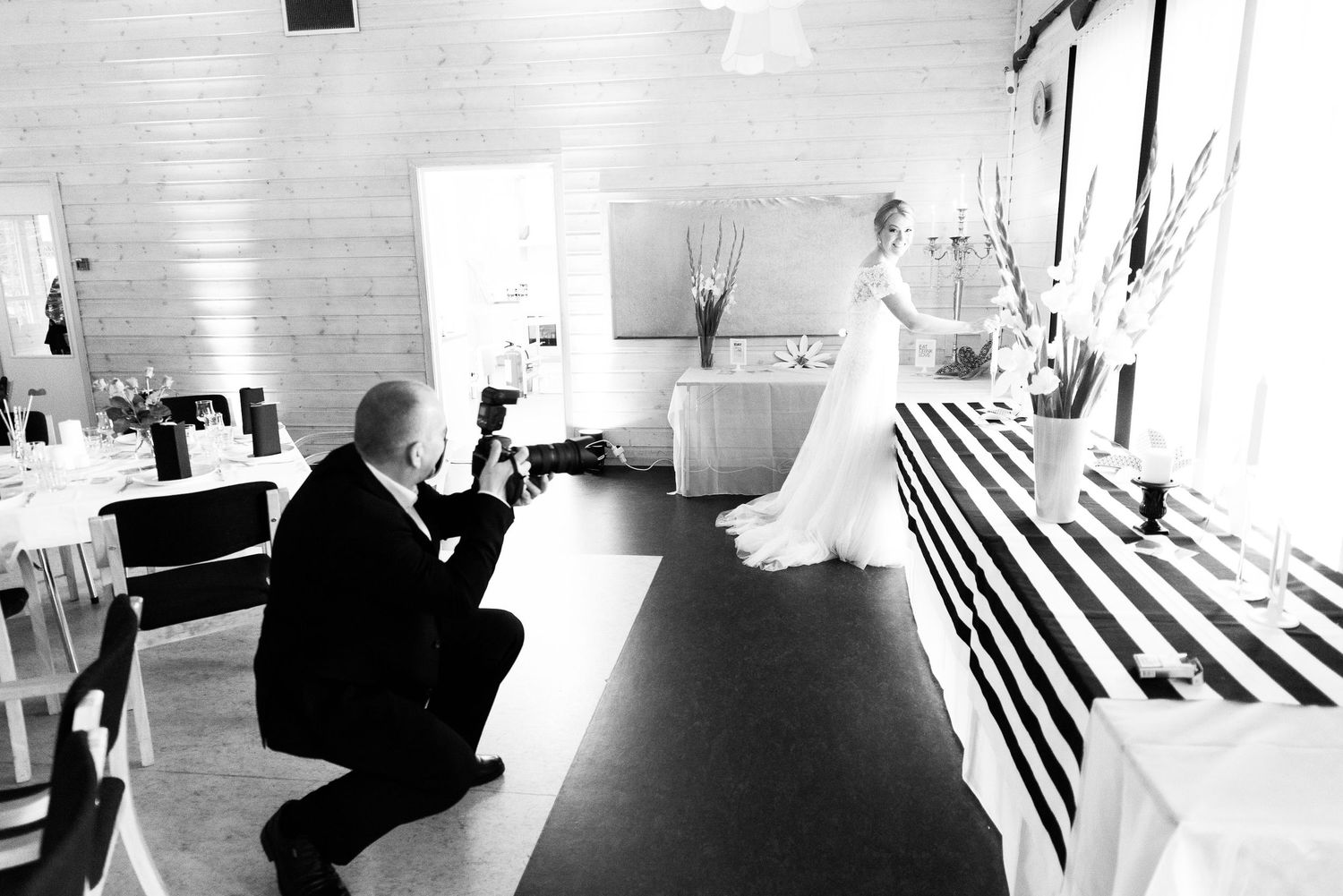 Profesjonell bryllupsfotograf i Bergen på oppdrag. Vi fanger unike øyeblikk med fokus på detaljer og ekte følelser i Vestland.