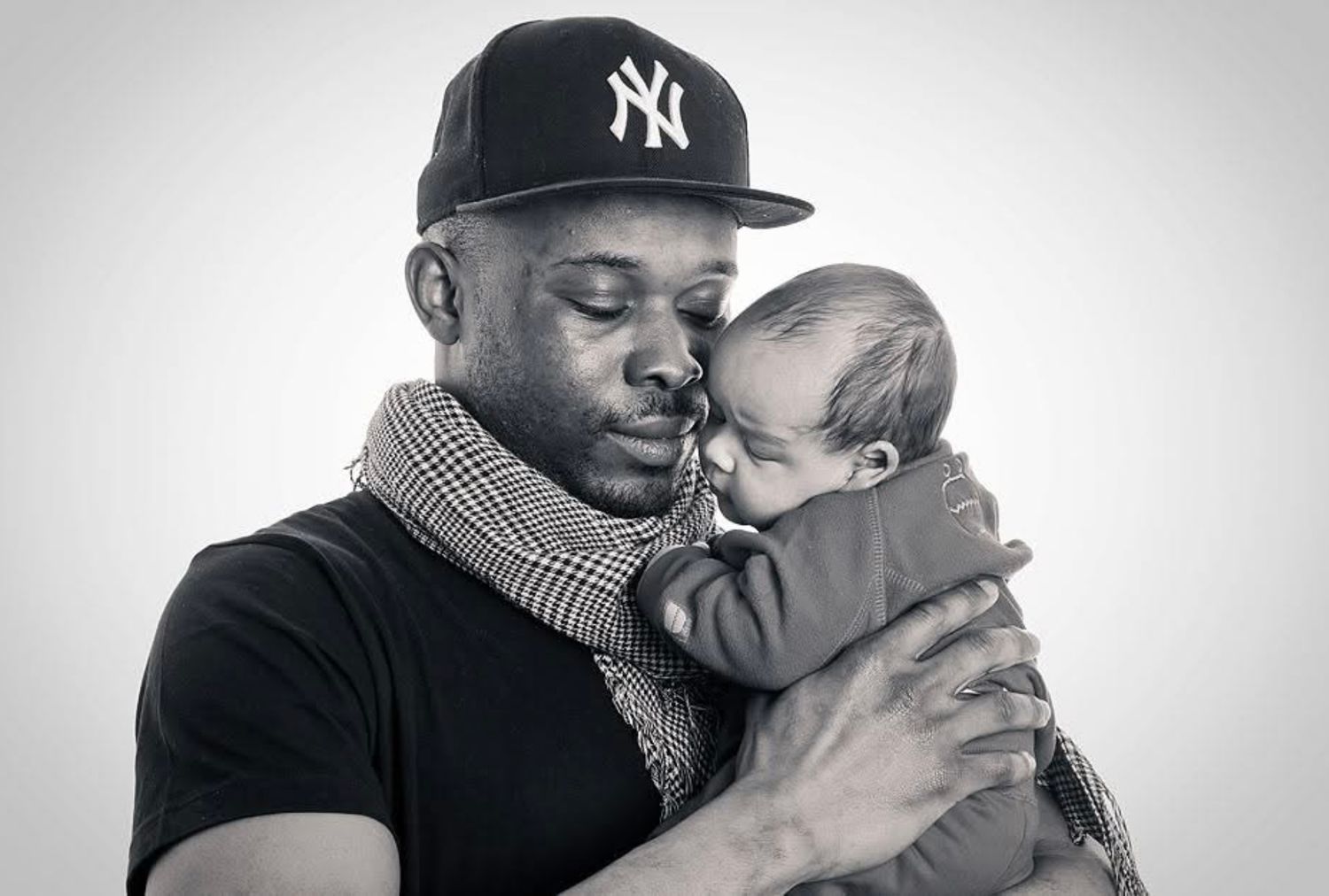 Familiefotografering utendørs i Bergen - Goldberg Weddings.
• Kjærestefoto og forlovelsesbilder i naturlig lys.
• Portrett av familie.