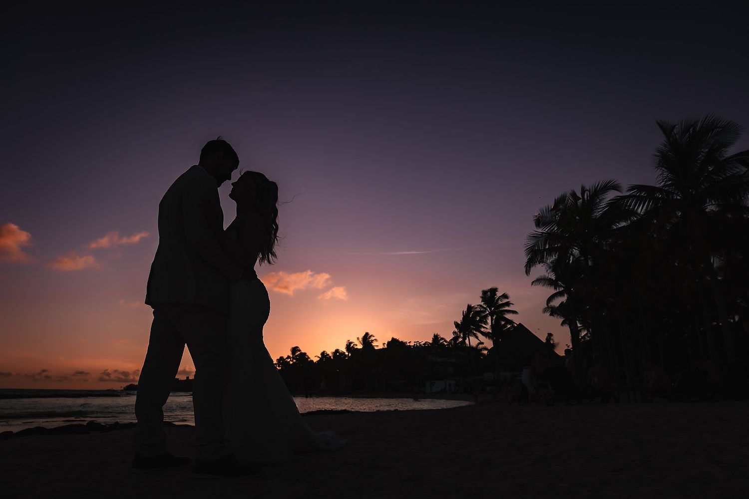 Sunset wedding photography at Sandos Caracol Riviera Maya beach venue