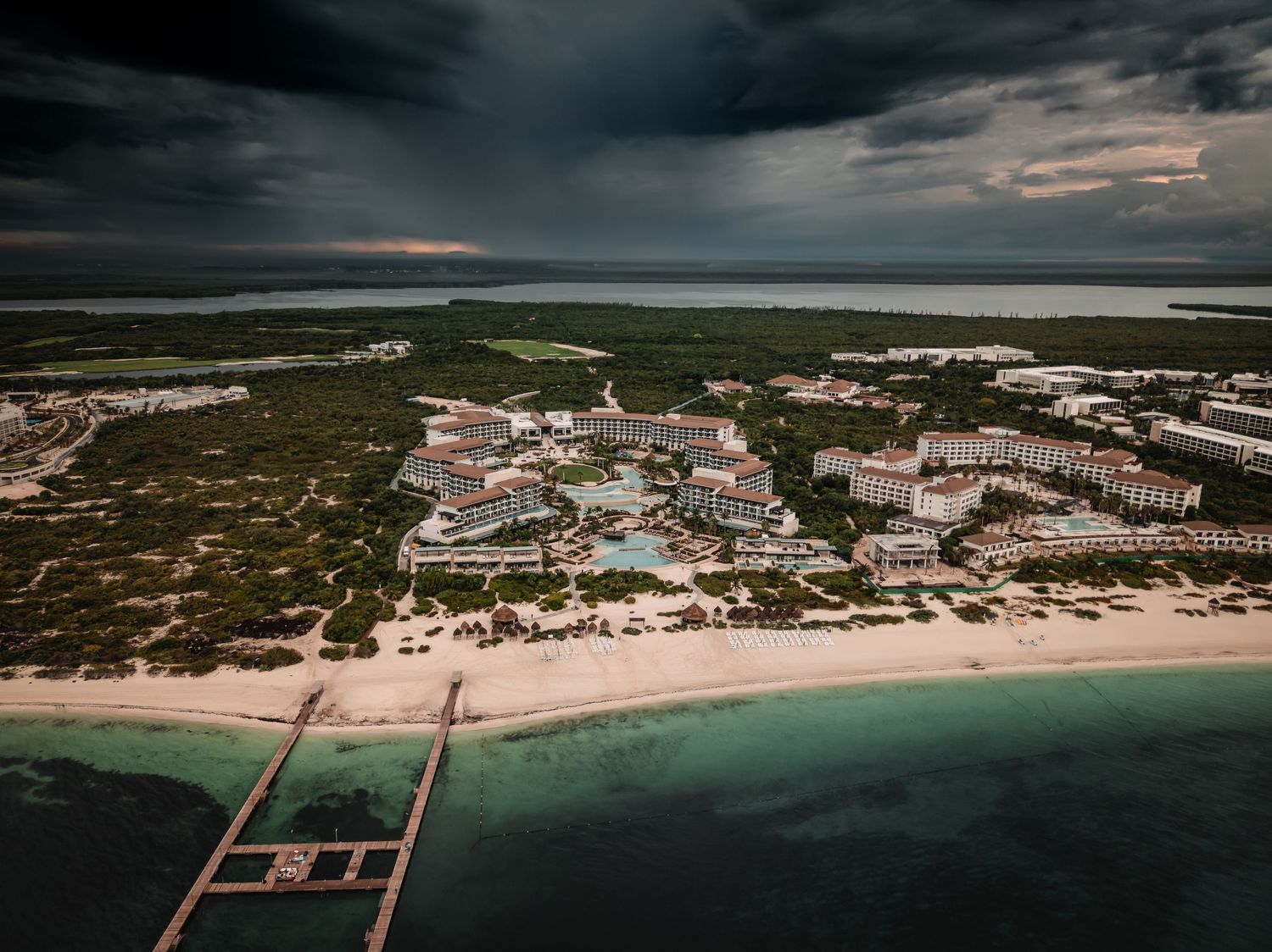 Luxury resort wedding photography in Cancun Mexico