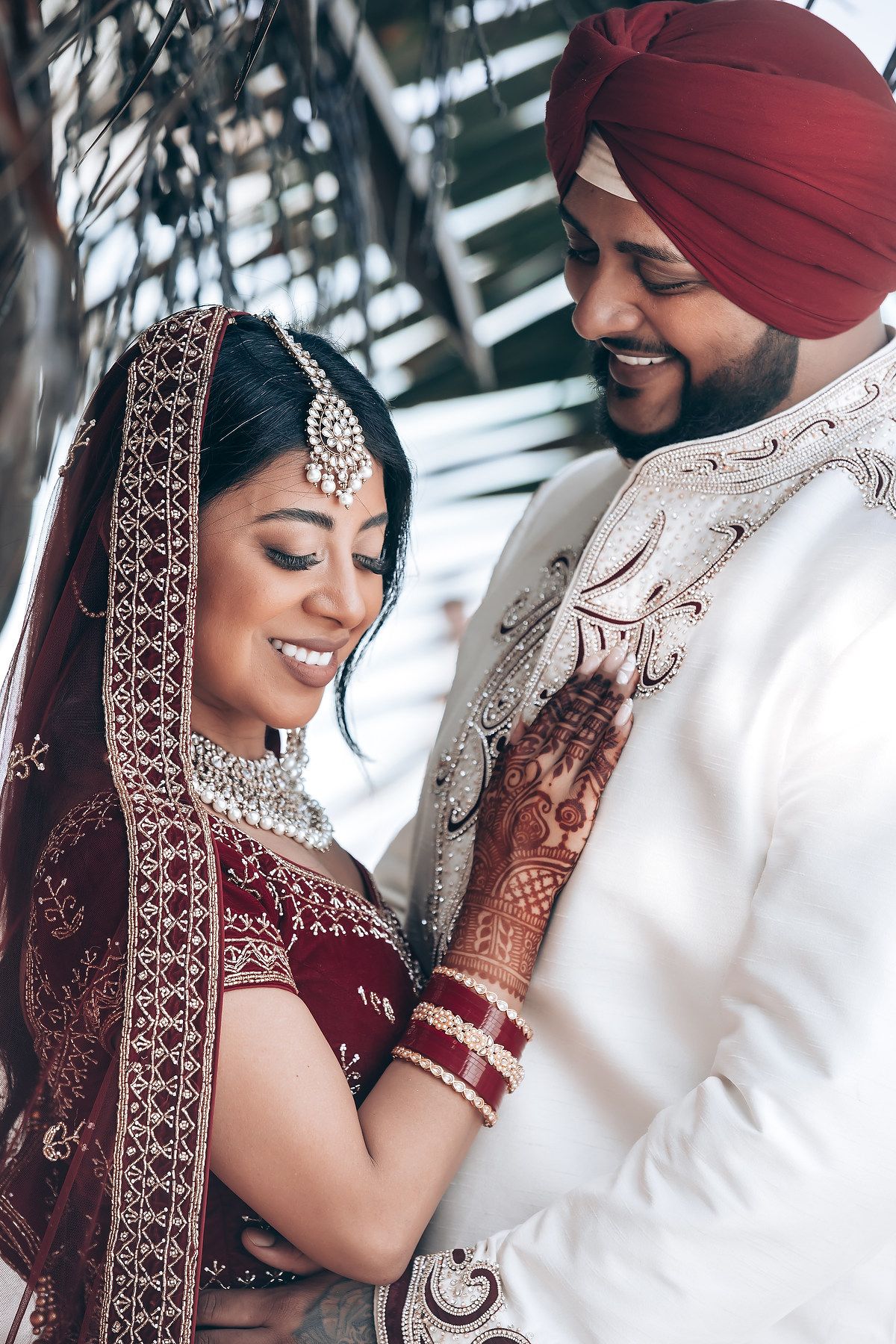Saasil Kantenah bride and groom portrait by the Caribbean Sea