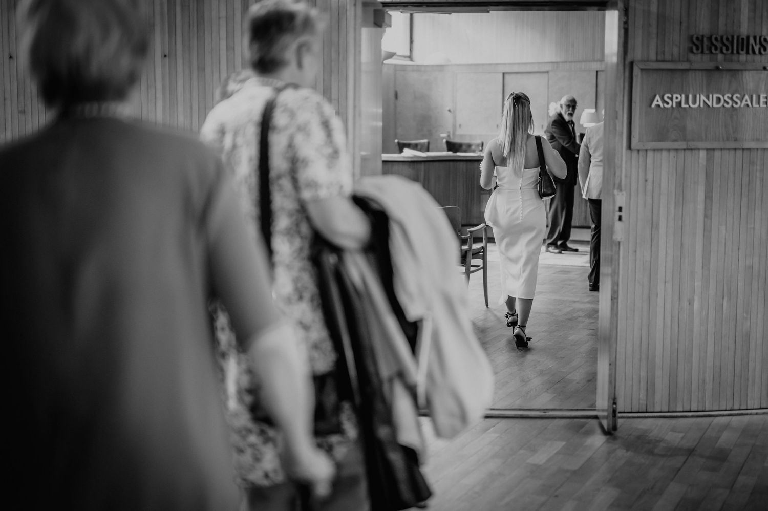 Borgerlig vigsel Rådhuset Göteborg. Fotograferad av Laila Vestlie, Pixel Creation – dokumentära bröllopsbilder.