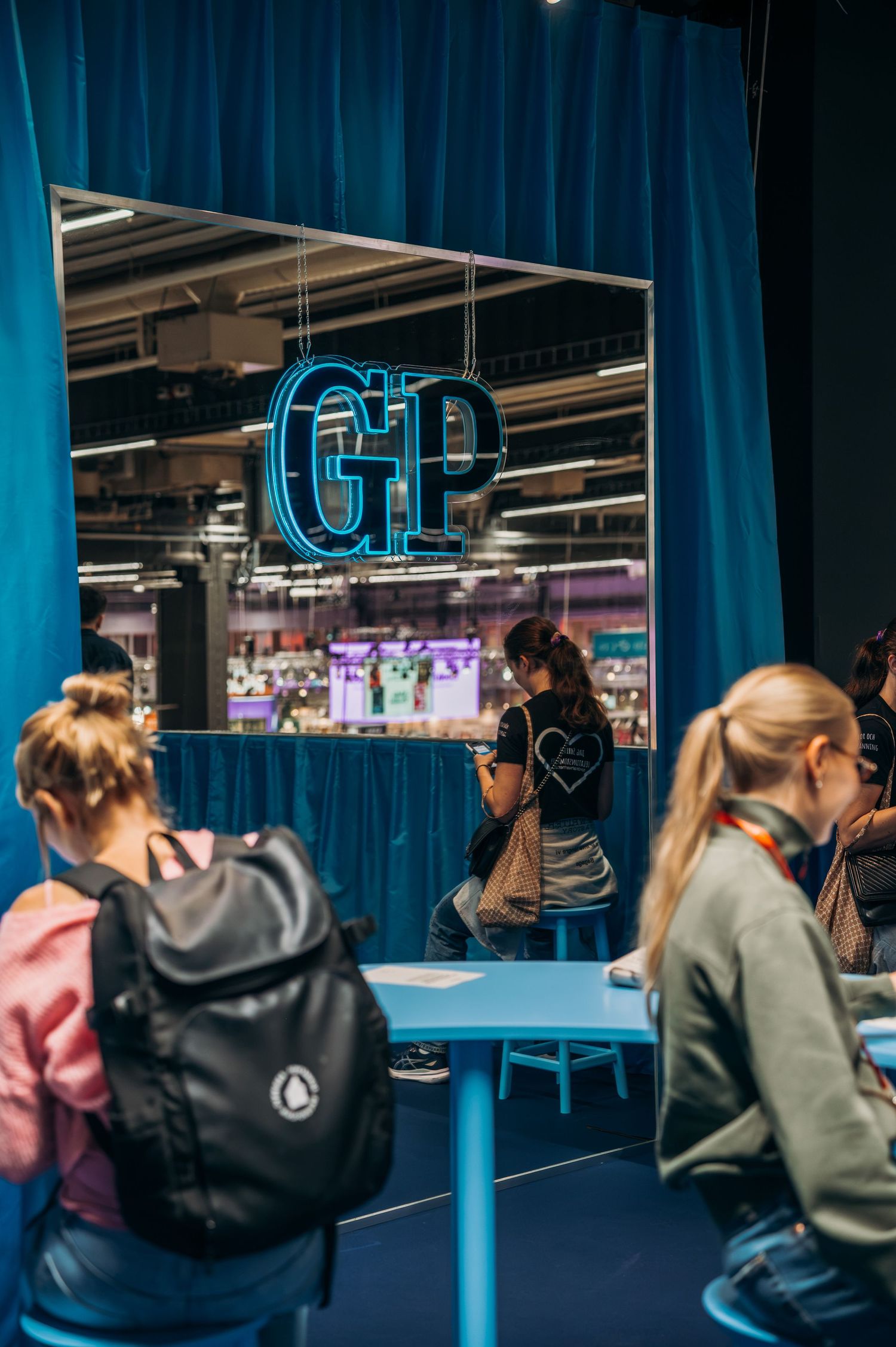 En del av Göteborgs-Postens monter på Bokmässan 2026. Eventfotografering.