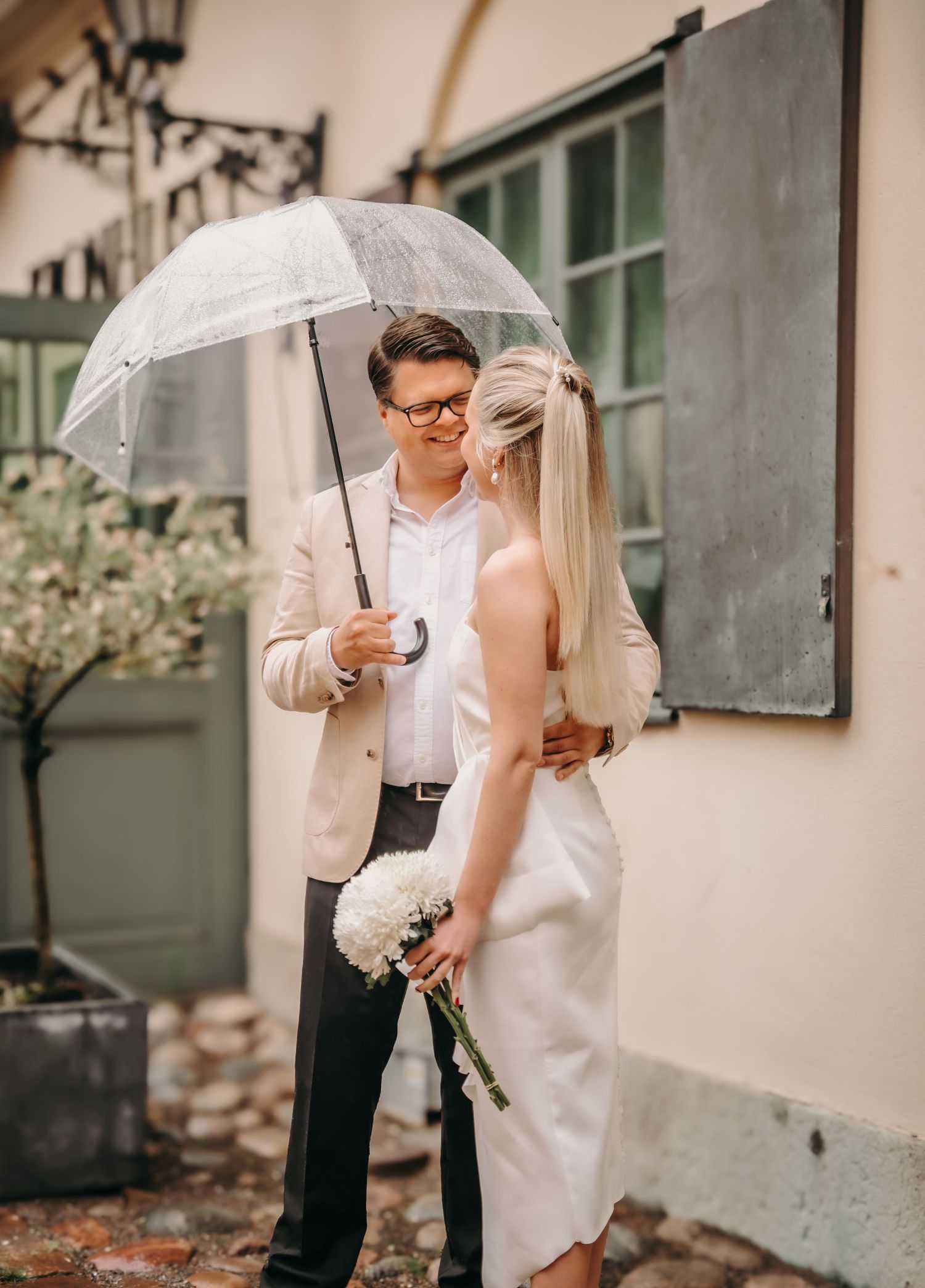 Borgerlig vigsel Rådhuset Göteborg. Fotograferad av Laila Vestlie, Pixel Creation – dokumentära bröllopsbilder.