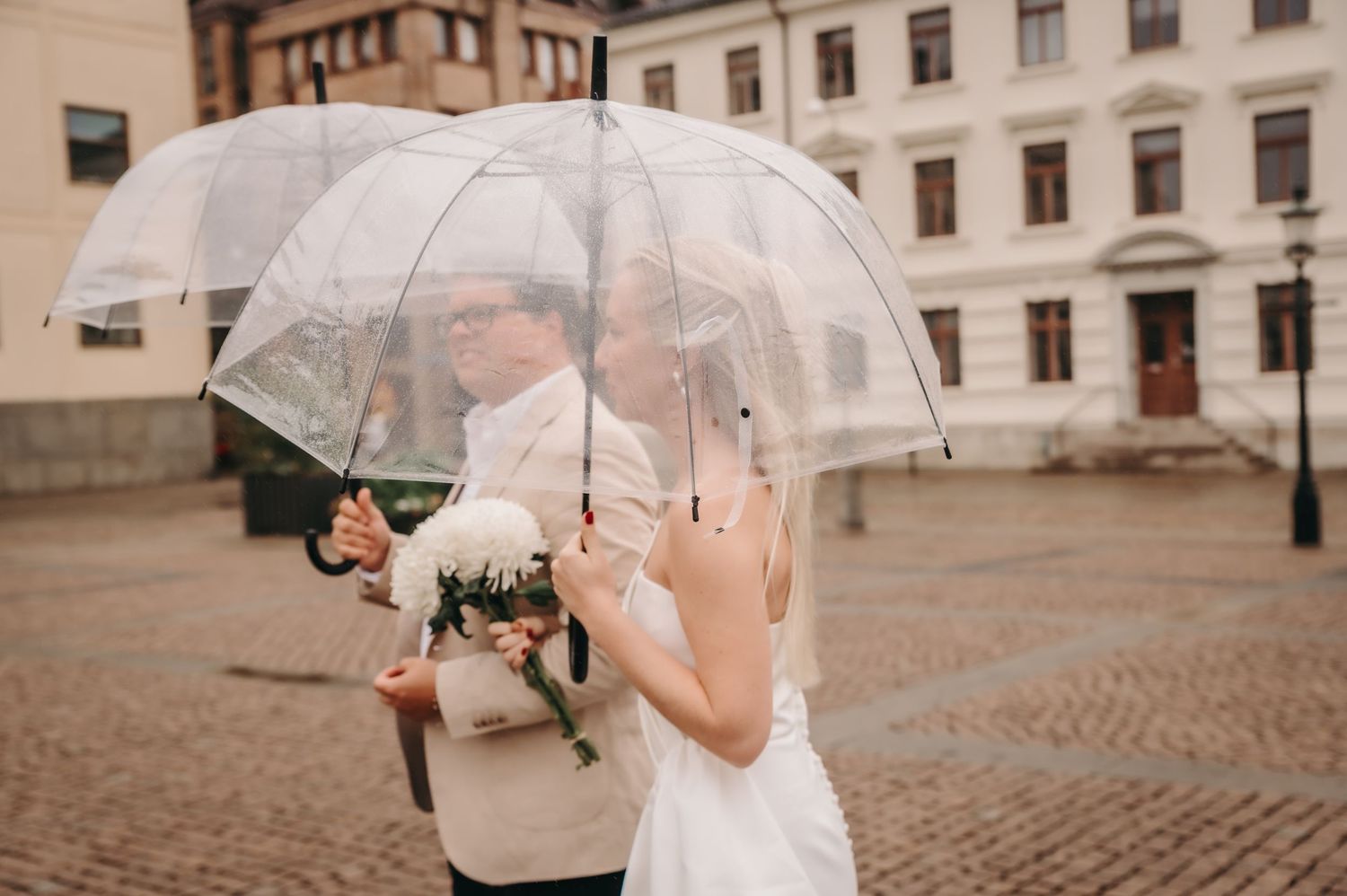 Borgerlig vigsel Rådhuset Göteborg. Fotograferad av Laila Vestlie, Pixel Creation – dokumentära bröllopsbilder.