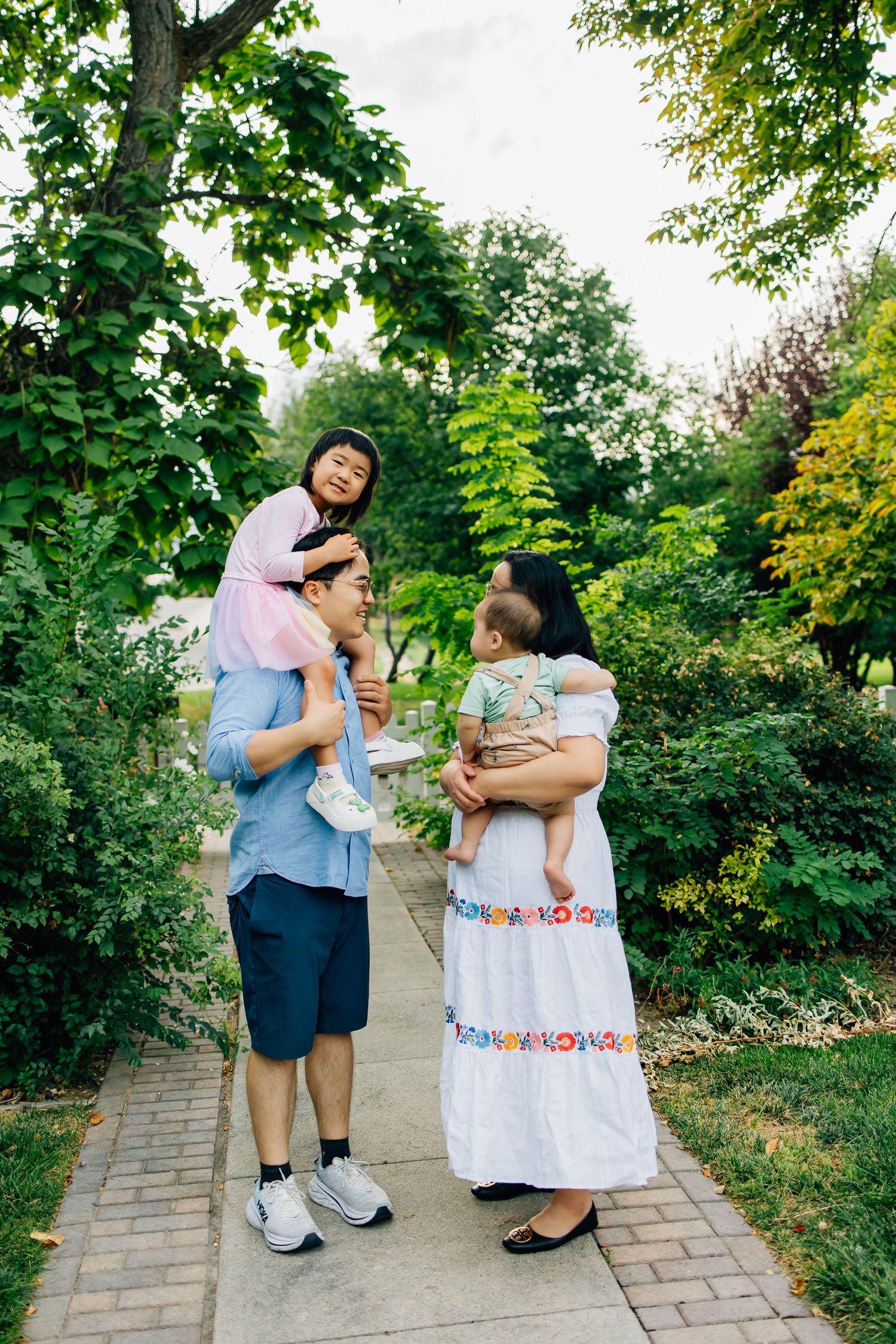 Family photography of a small family in the stunning landscape of a utah park