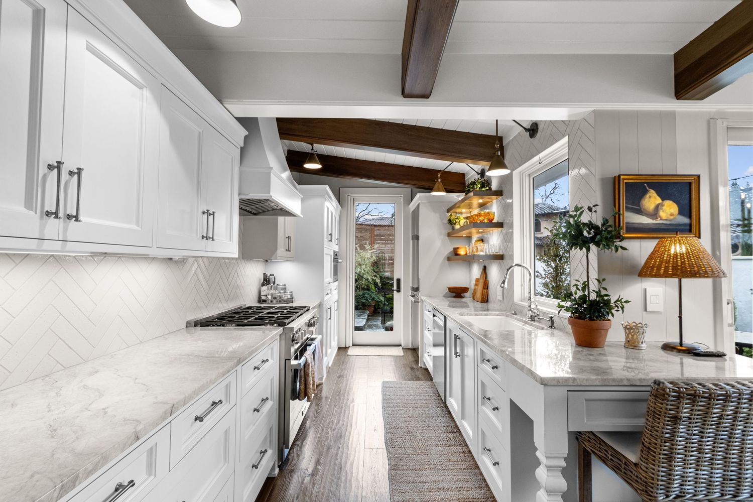 real estate photo kitchen