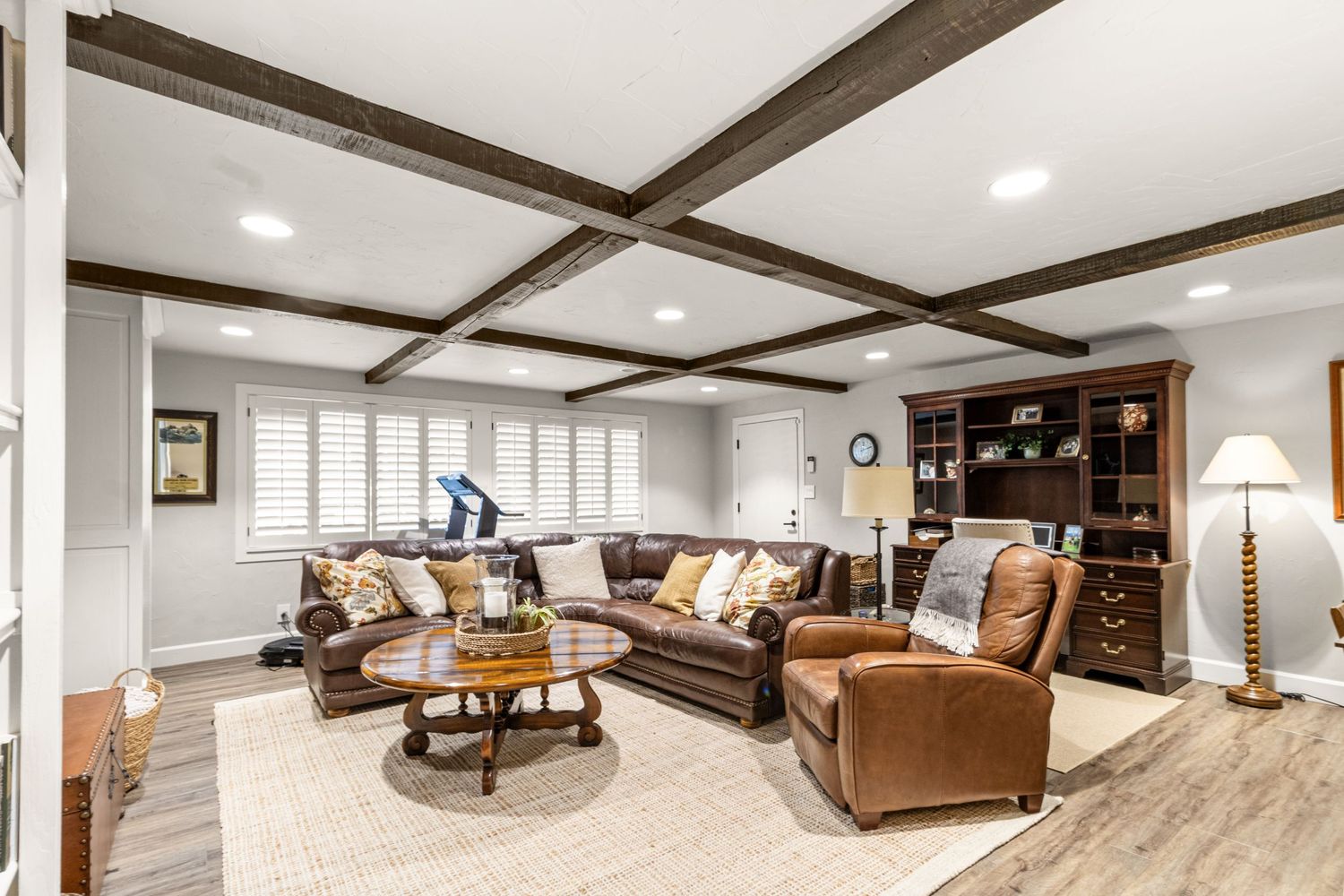 real estate photo basement den, living room