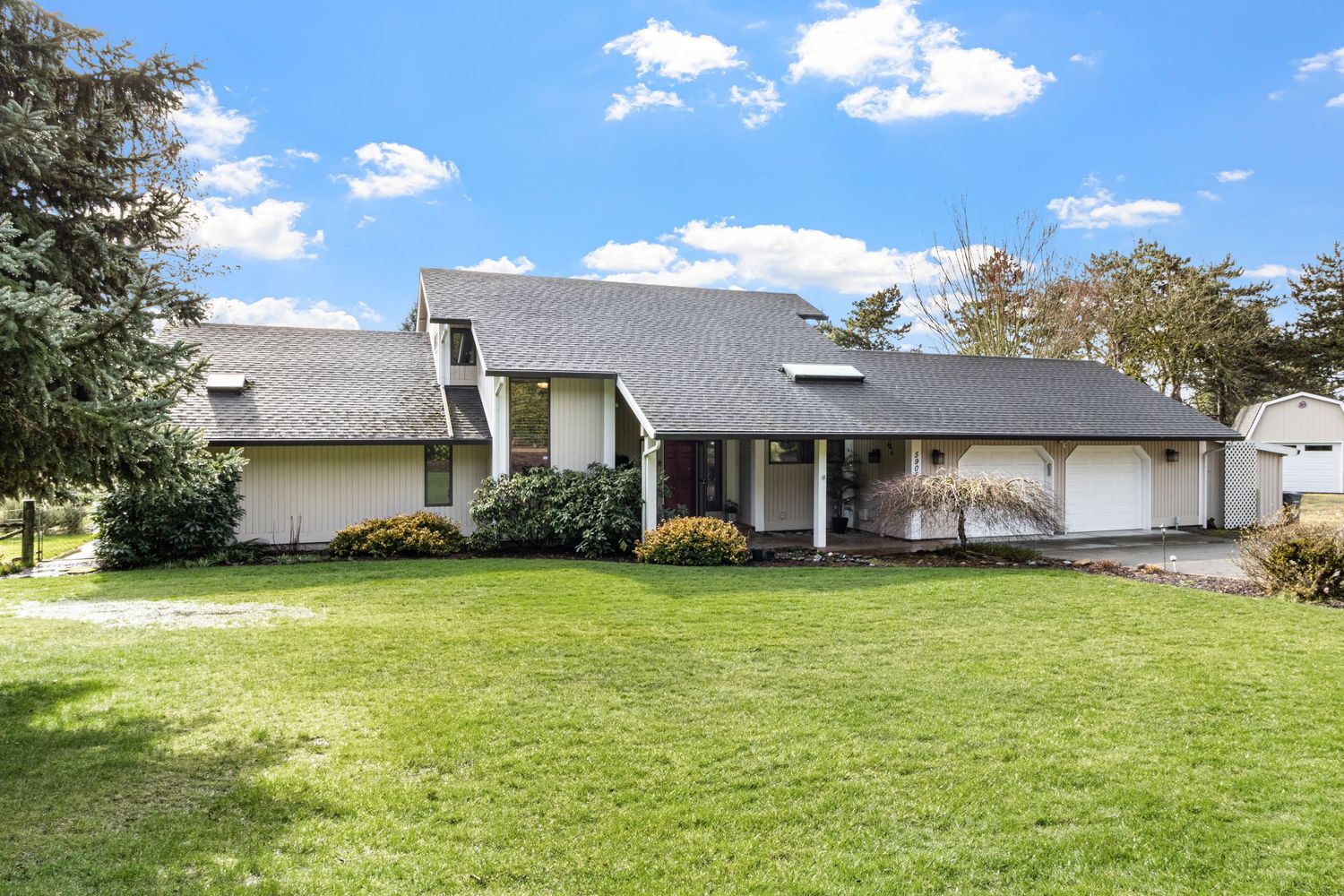 real estate photo exterior front of house and lawn