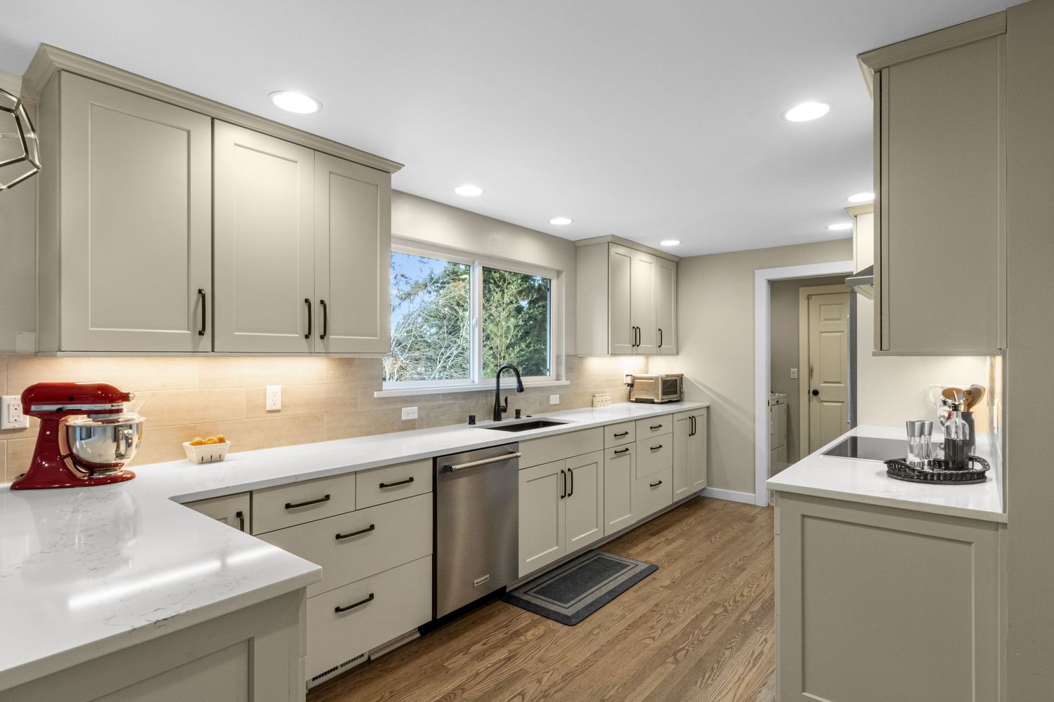 real estate photo kitchen