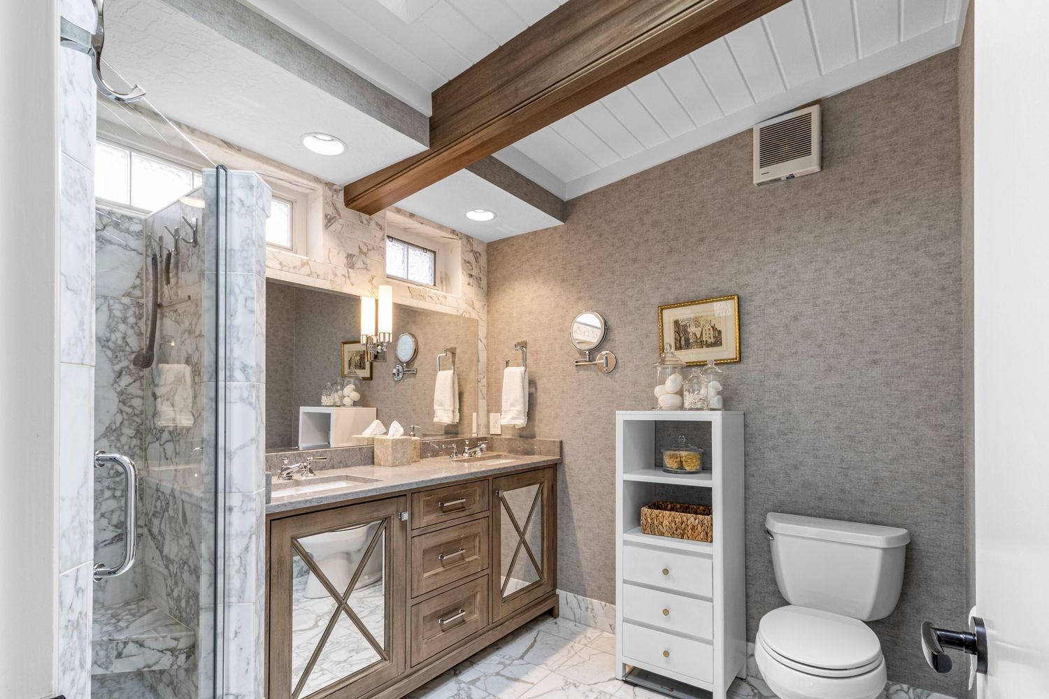 real estate photo master bathroom