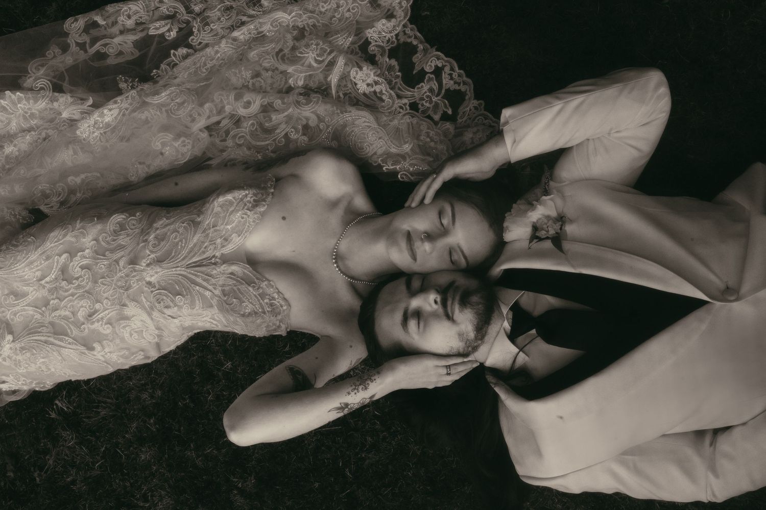 black and white bridal portraits in Hermitage Pennsylvania by Gypsy Lens Photography. Moody, vintage, documentary wedding photographer.