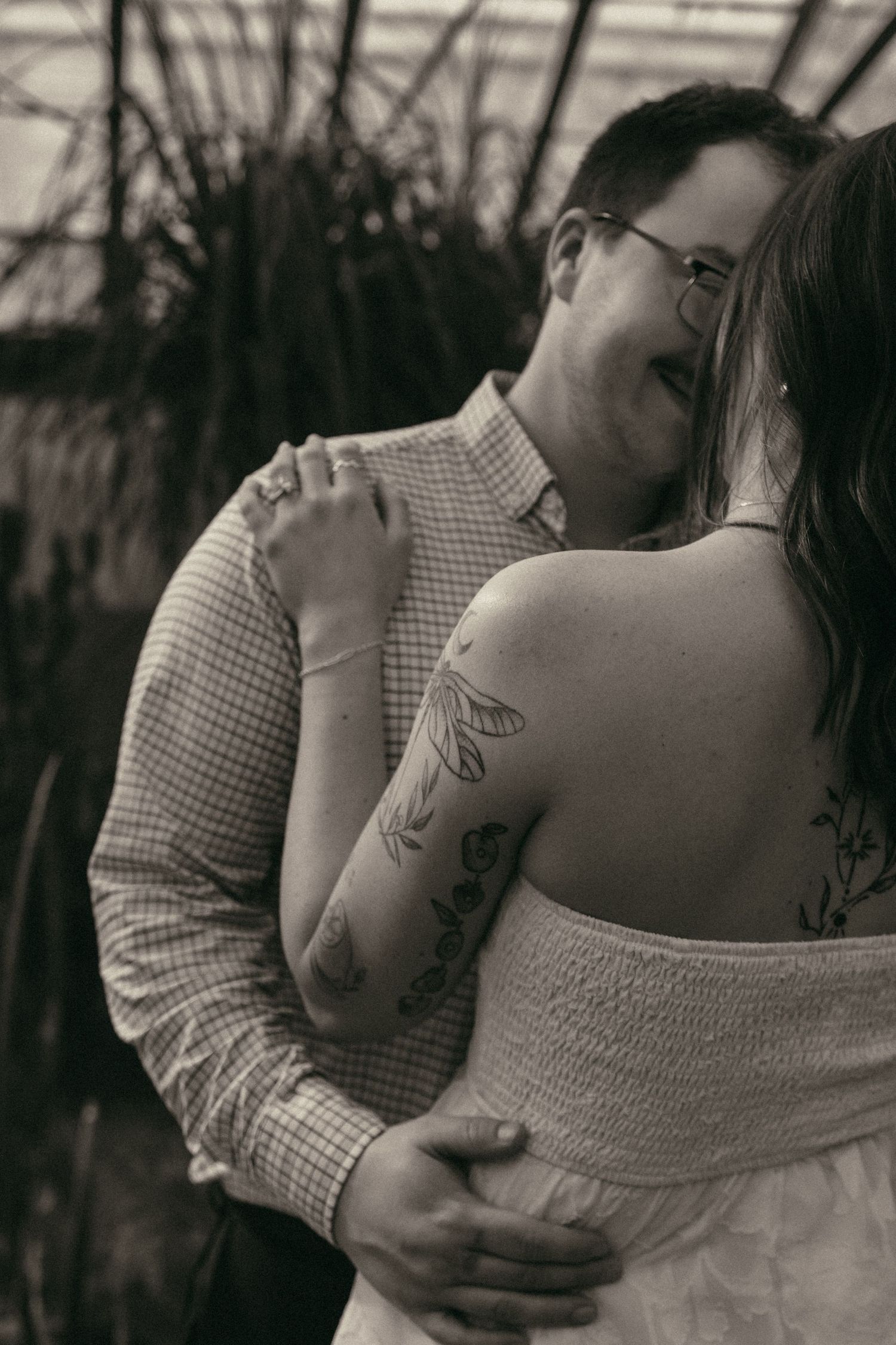 Black and white nostalgic image in Cleveland Ohio by Gypsy Lens Photography. Moody, nostalgic, vintage, documentary wedding photography