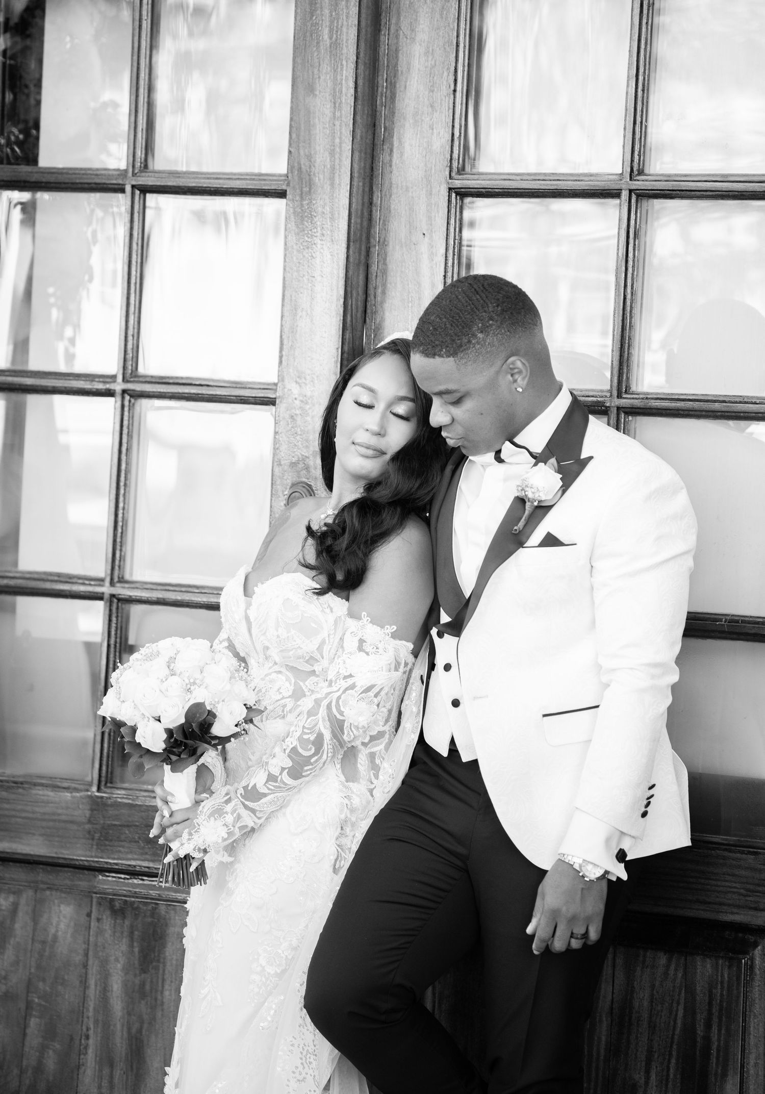 Black and white romantic wedding portraits showing tender moments between newlyweds.