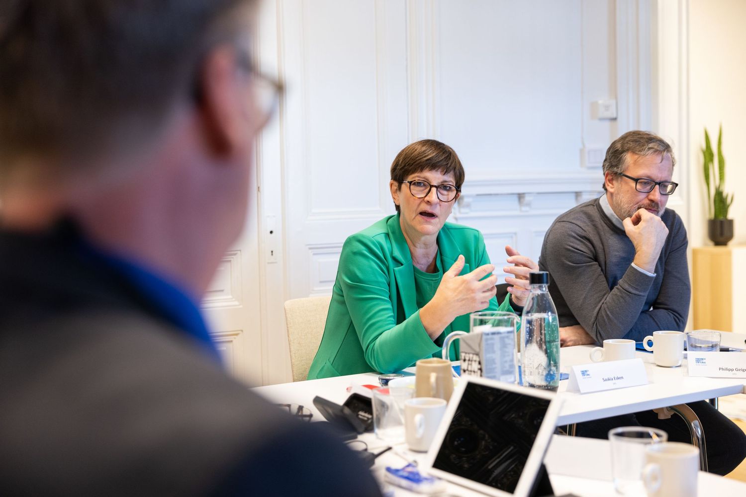 SPD-vorsitzende Saskia Esken mit hochrangigen schwedischen Politikern.