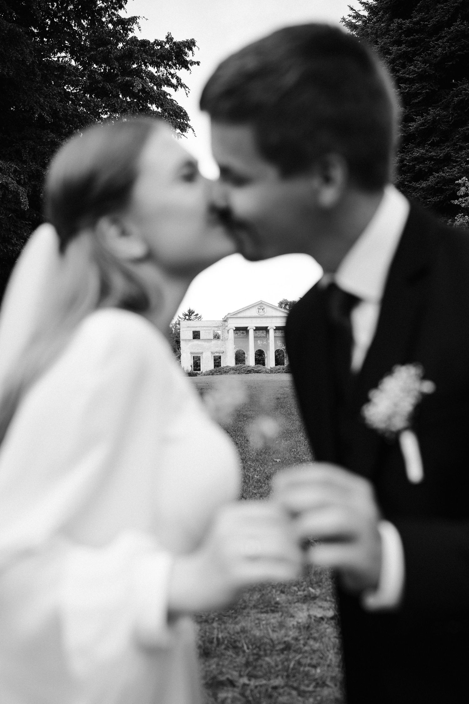 Black and white wedding photos with a historic building visible in the background.