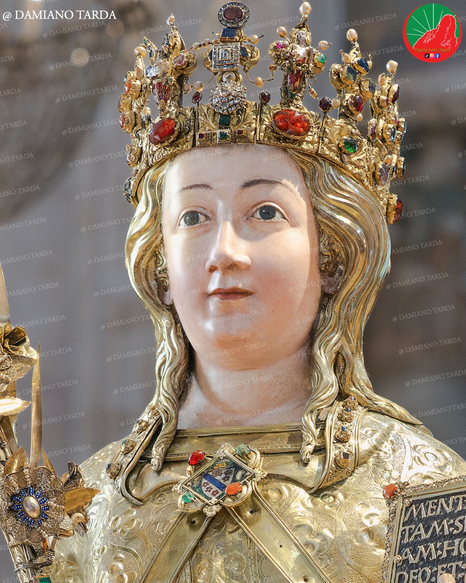 Primo piano del busto reliquiario post restauro e spoglio degli ex-voto, esposto a Catania il 21 e 22 luglio 2026.