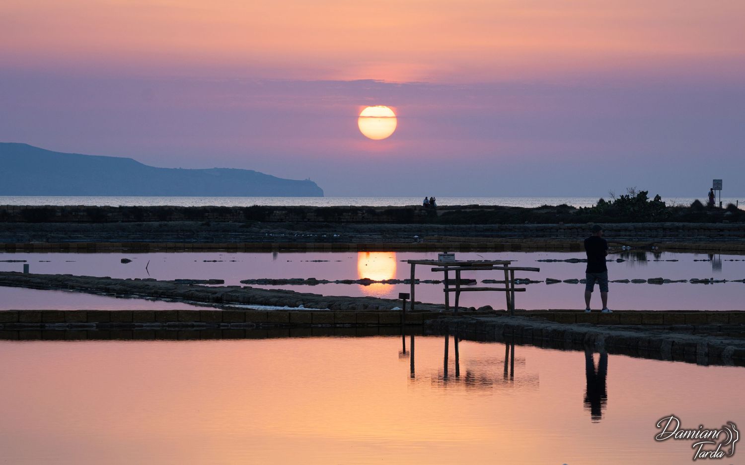 Tramonto sulle saline di Trapani. Fotografia paesaggistica
