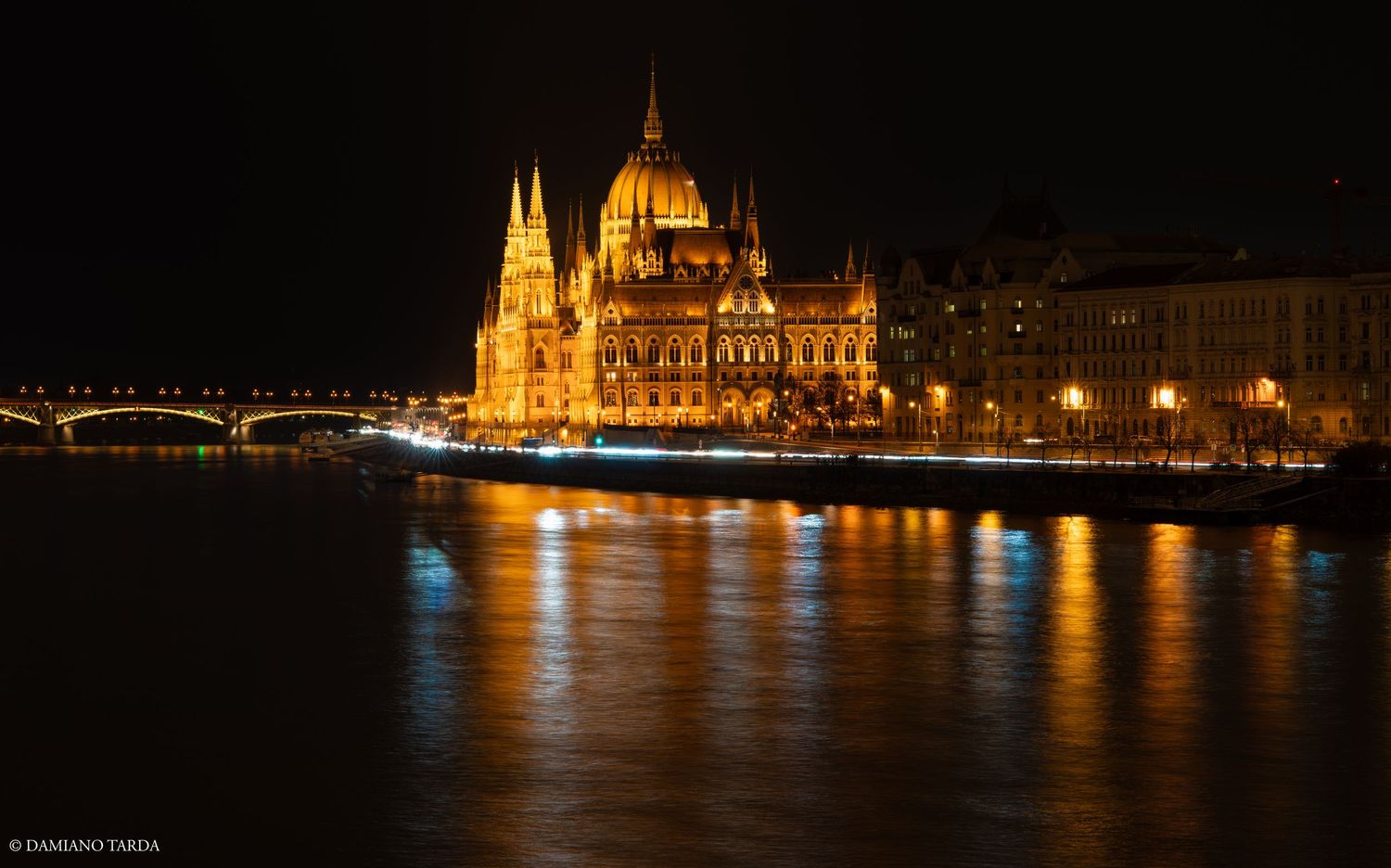 foto paesaggistica di budapest. Fiume Danubio con il parlamento. Ungheria