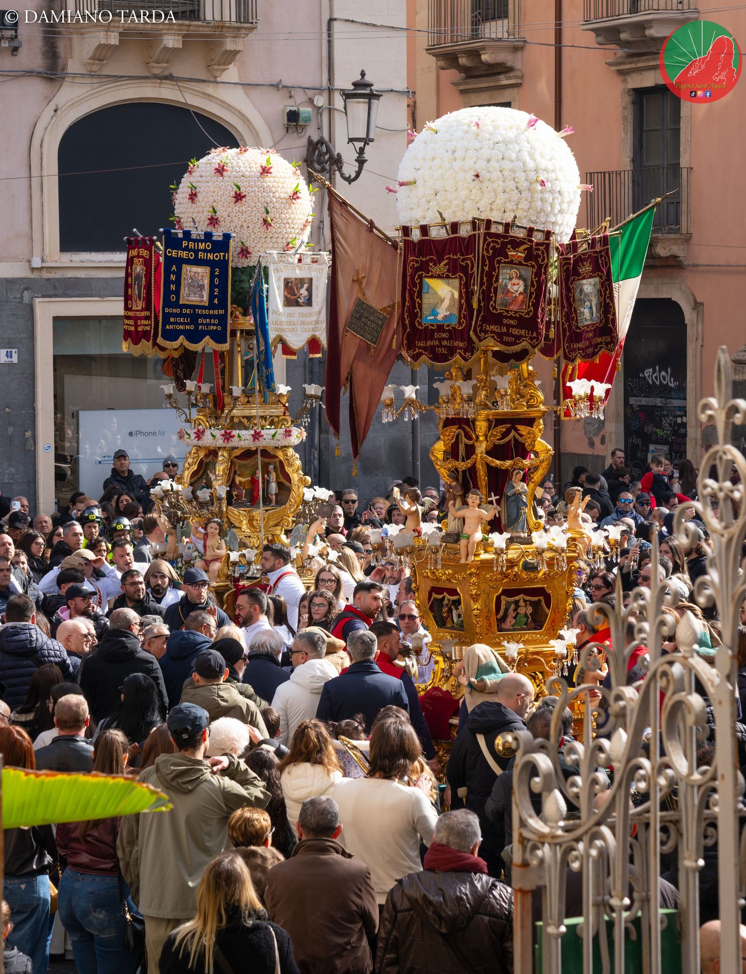 Le candelore di Sant'Agata in processione