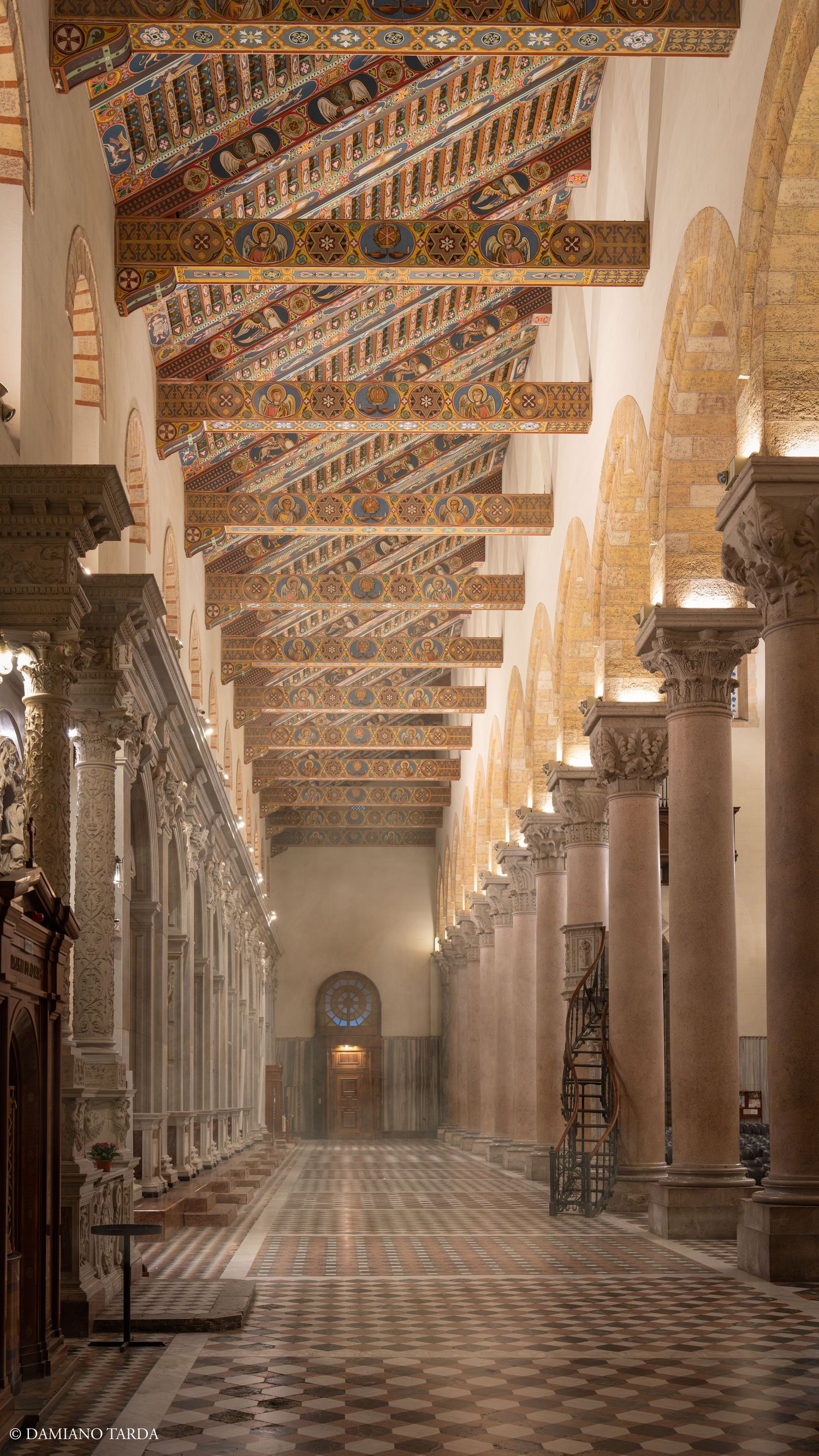 cattedrale di Messina, vista di una navata laterale. Sicilia