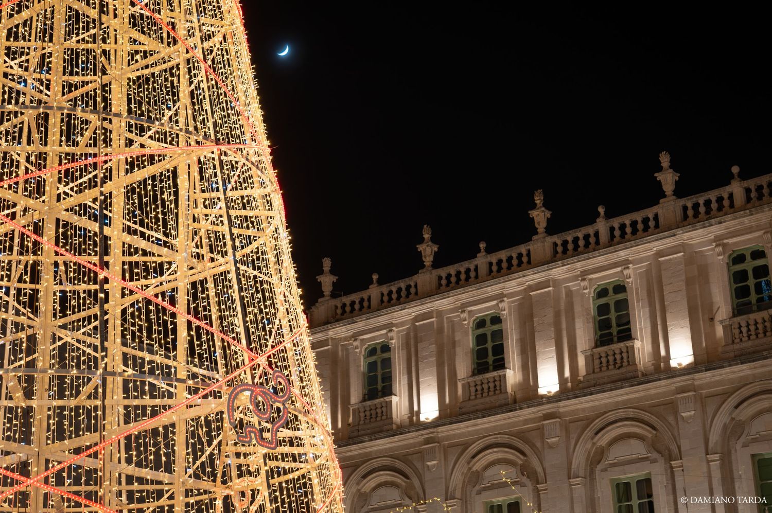 piazza università a catania, con gli addobbi natalizi